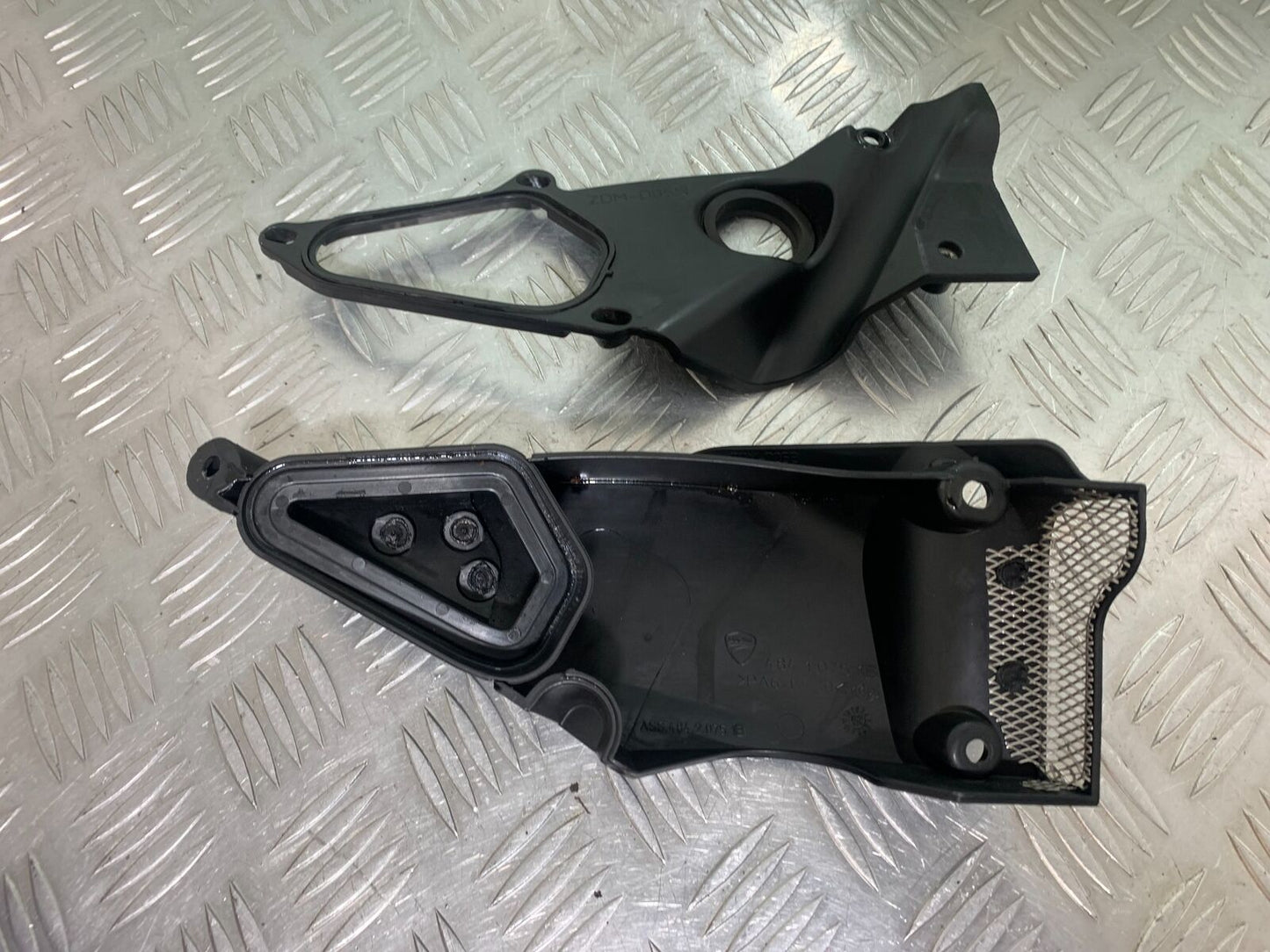 DUCATI STREETFIGHTER 848 RIGHT AIR DUCT YEAR 2011-2016 (CMB1050)
