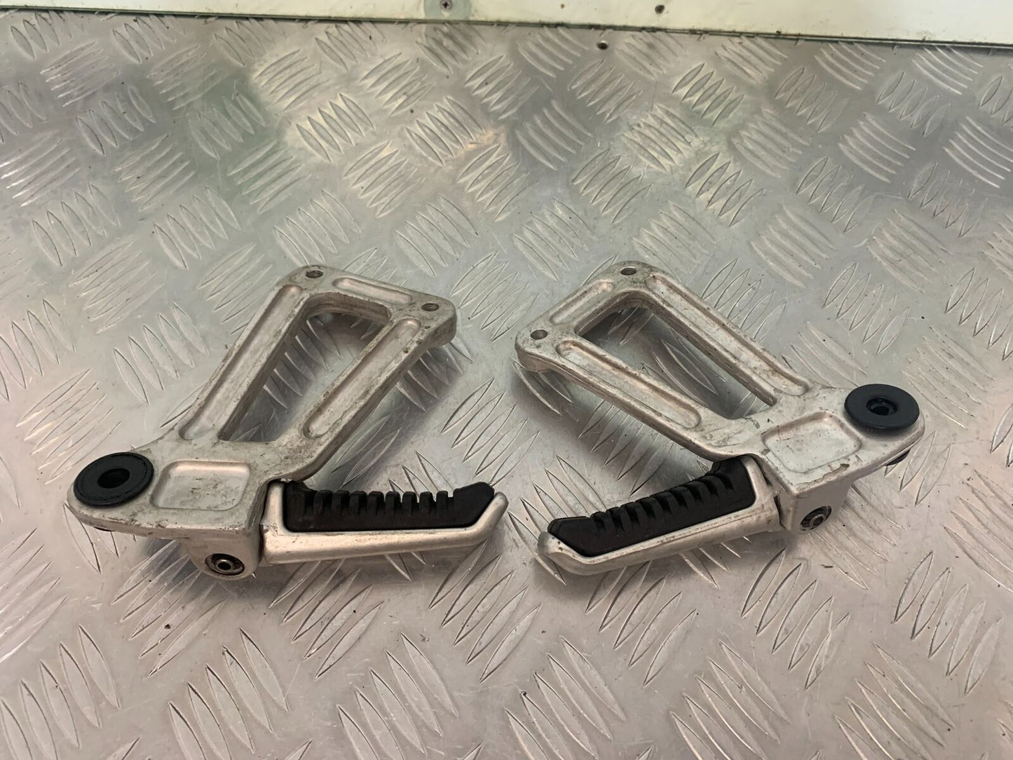 DUCATI 600ss 600 ss REAR HANGERS AND PEGS YEAR 1991-98 (STOCK 987)
