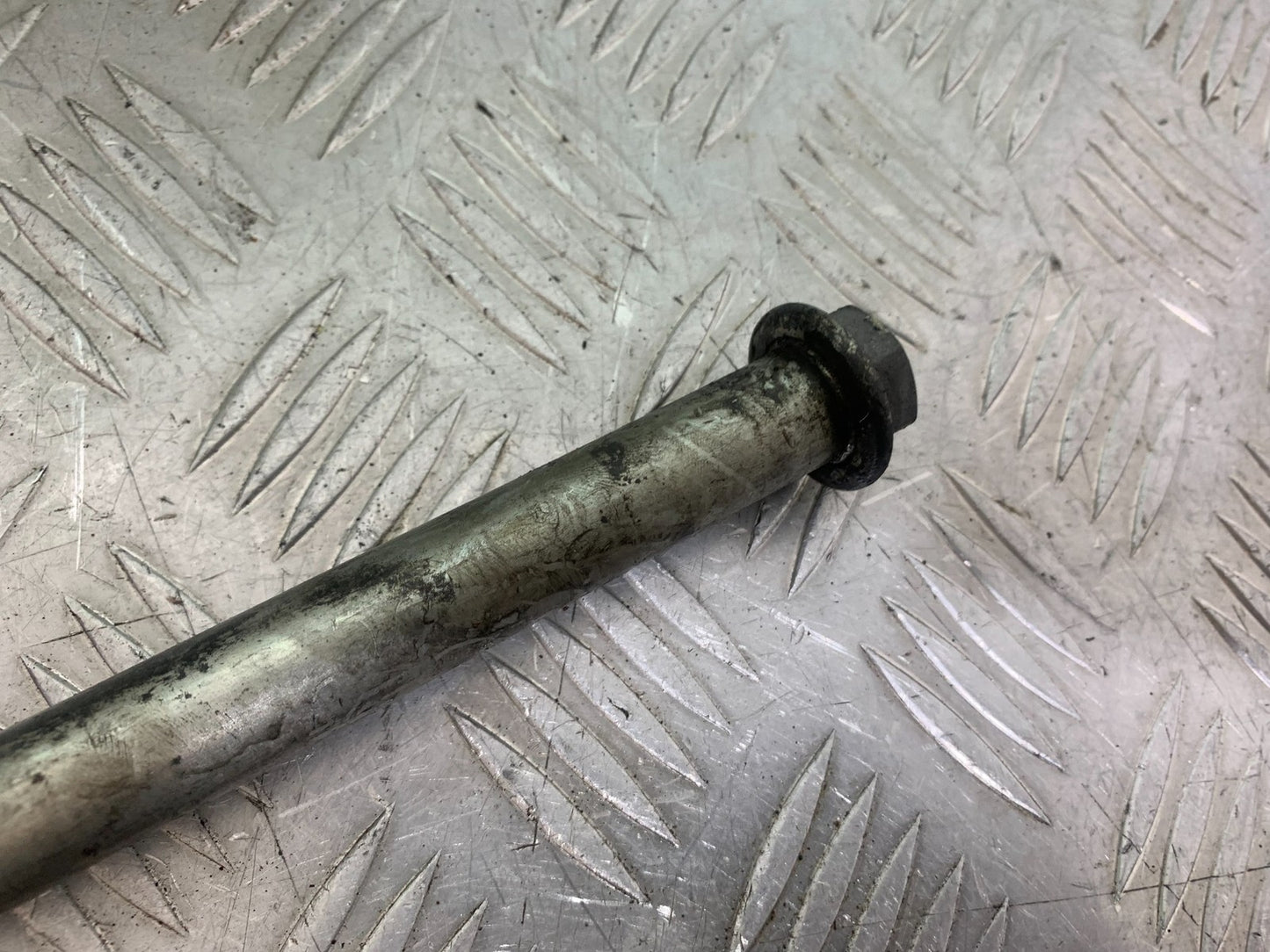 KAWASAKI ZX6R ZX6 F SWINGARM SPINDLE YEAR 1995-1997 (CMB1169)