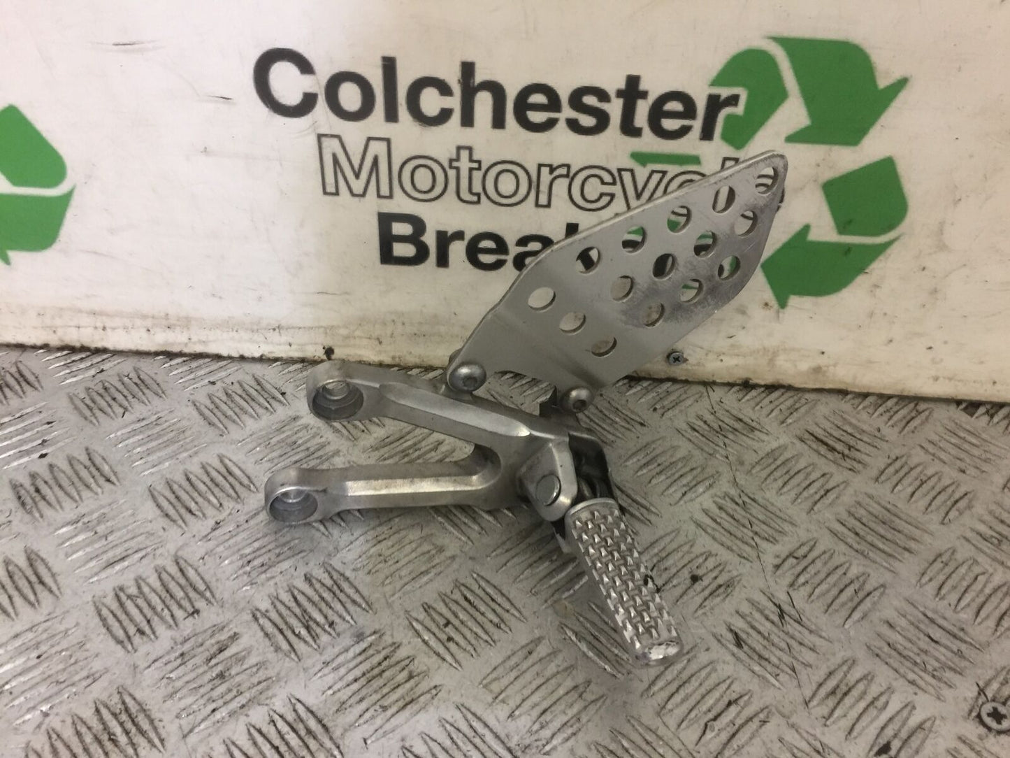 HONDA CBR1000 rr FIREBLADE FRONT LEFT HANGER AND PEG YEAR 2004-07 (STOCK 690)