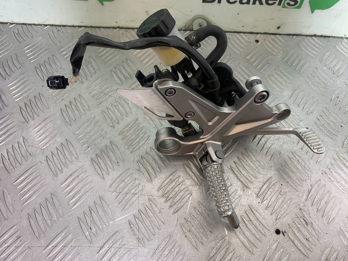 HONDA CBR1000 rr FIREBLADE FRONT RIGHT HANGER YEAR 2012-2016 (CMB1198)