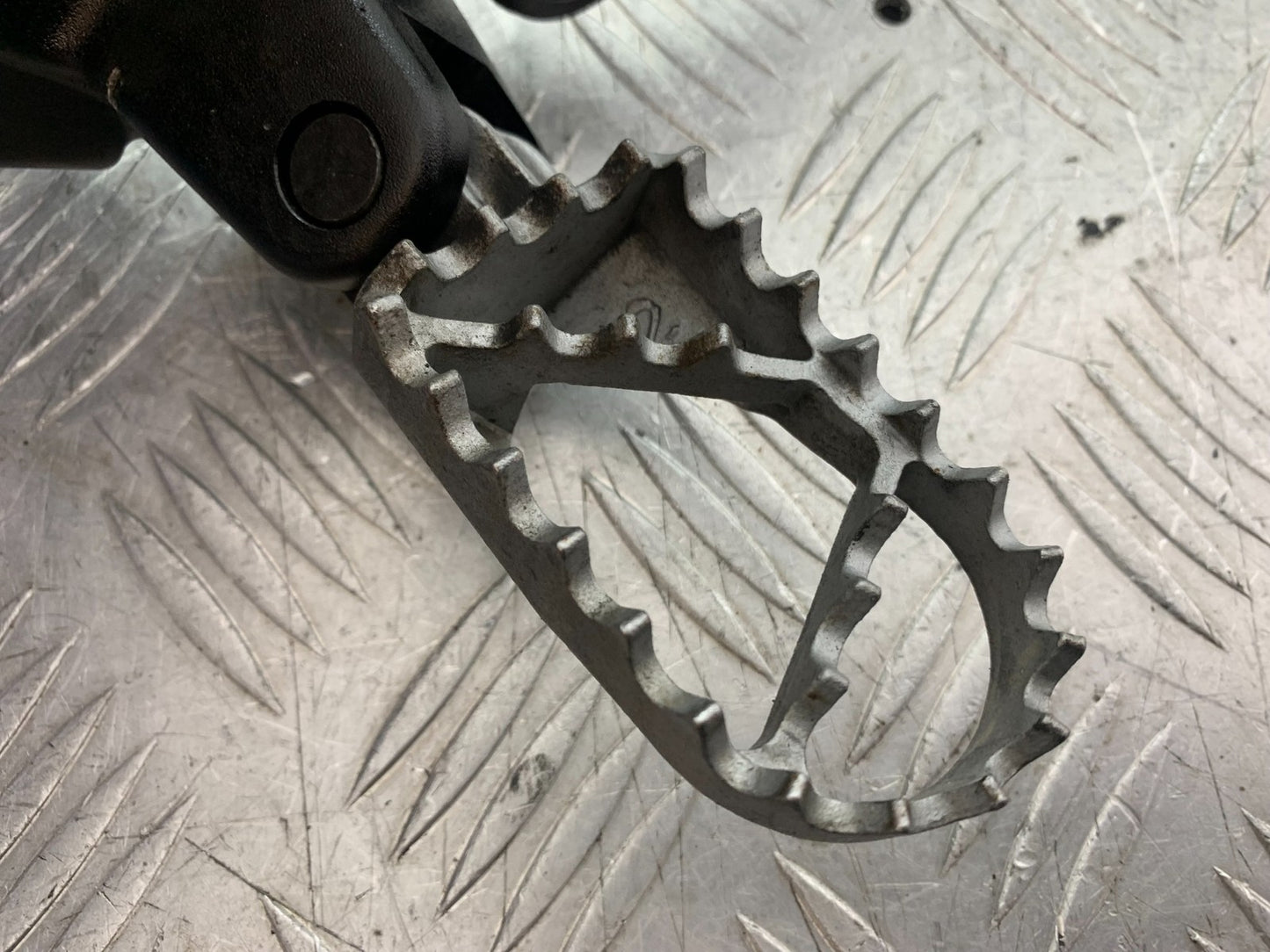 KTM 390 ADVENTURE FRONT LEFT HANGER AND PEG YEAR 2020-24 (CMB1240)