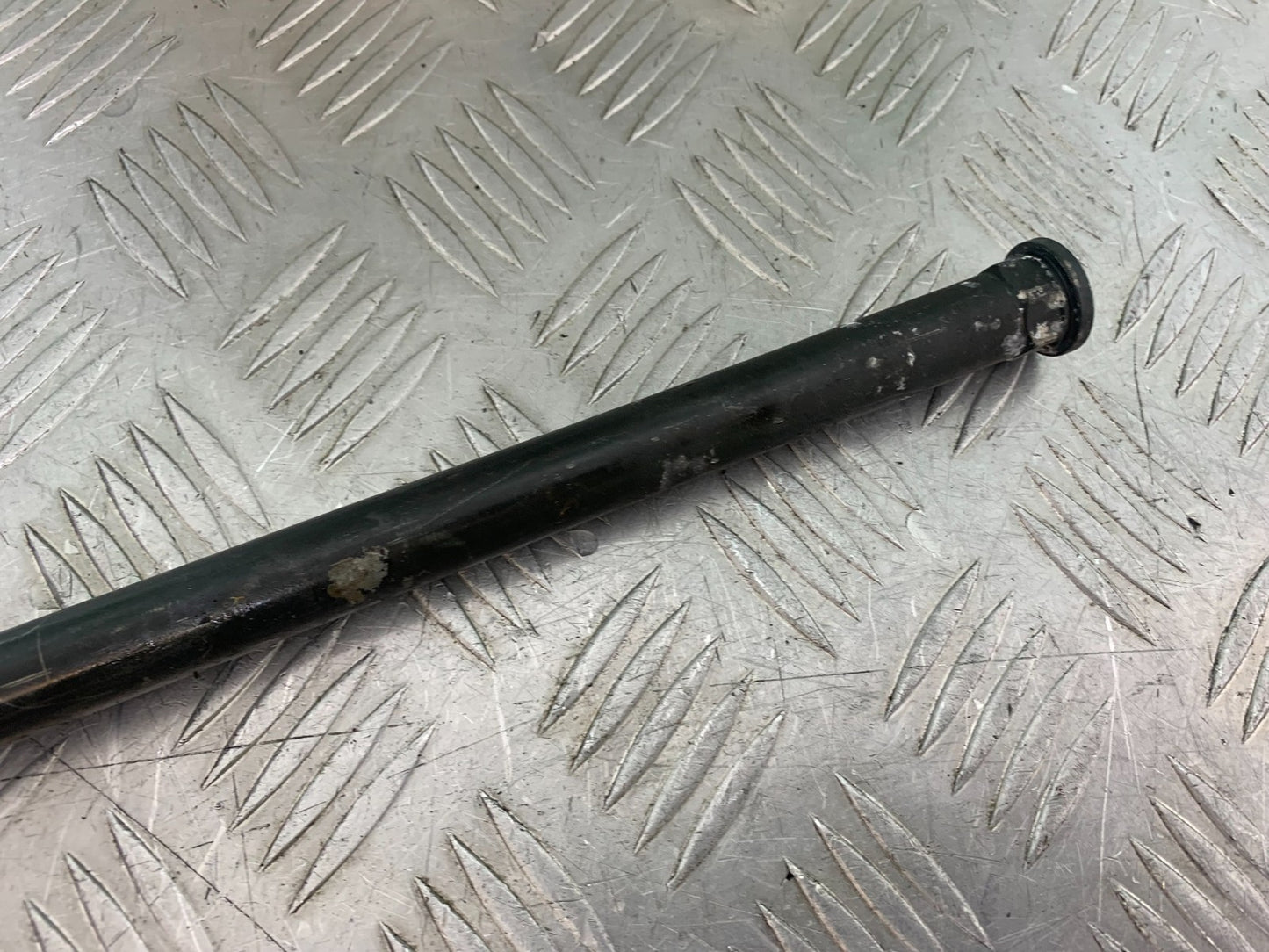 APRILIA RSV1000 R FACTORY MILLE SWINGARM SPINDLE 2004-09 (CMB1203)