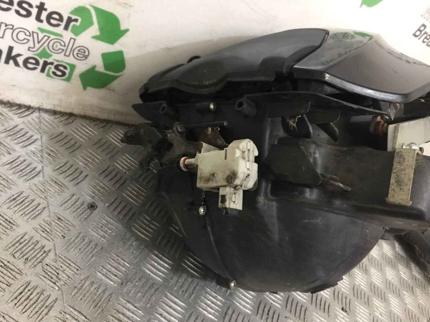 APRILIA 850 MANA AUTOMATIC HELMET COMPARTMENT YEAR 2007-2012 (STOCK 875)