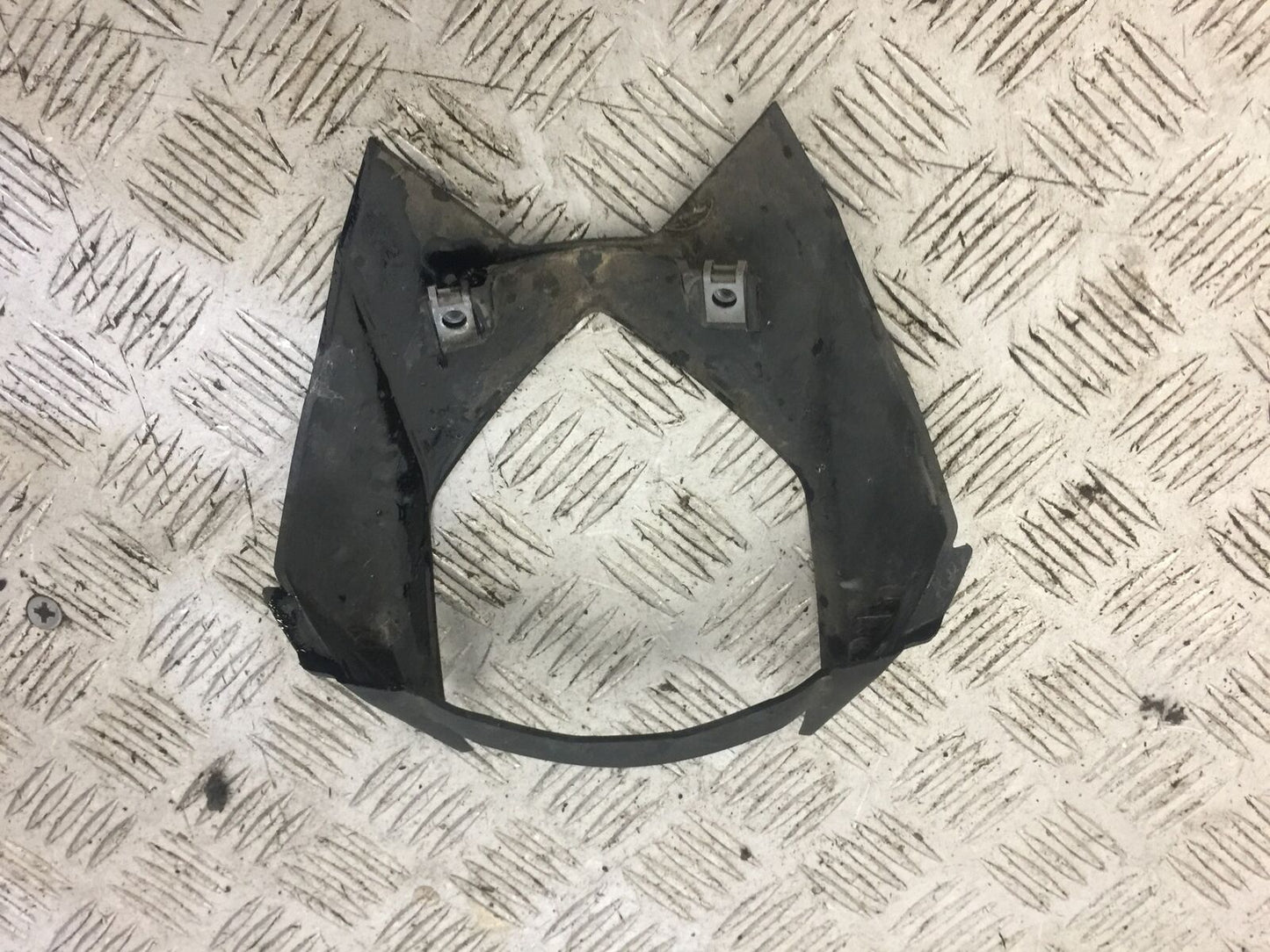 TRIUMPH 675 STREET TRIPLE REAR LIGHT SURROUND YEAR 2016 (STOCK 674)