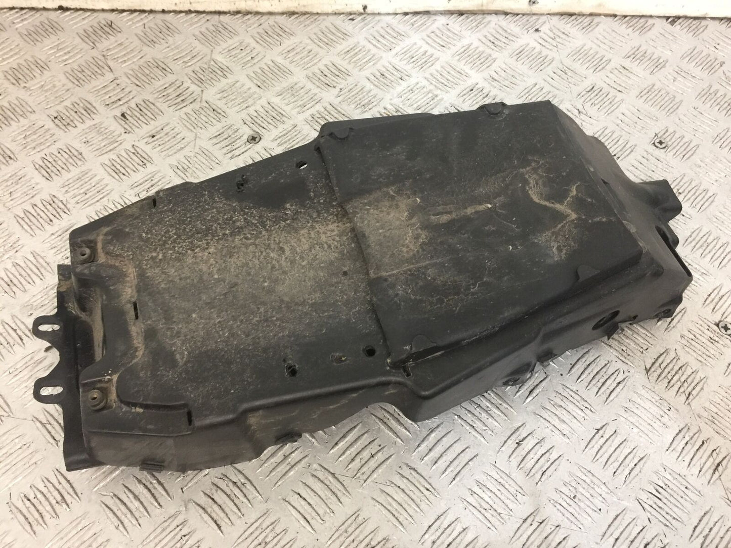 TRIUMPH 1050 SPEED TRIPLE UNDERTRAY YEAR 2012-2015 (STOCK 752)