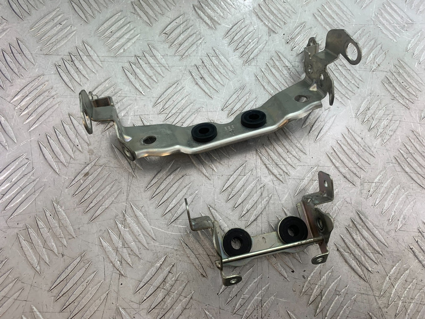 YAMAHA YZF R7 PETROL TANK BRACKETS YEAR 2022-2025 (CMB1255)