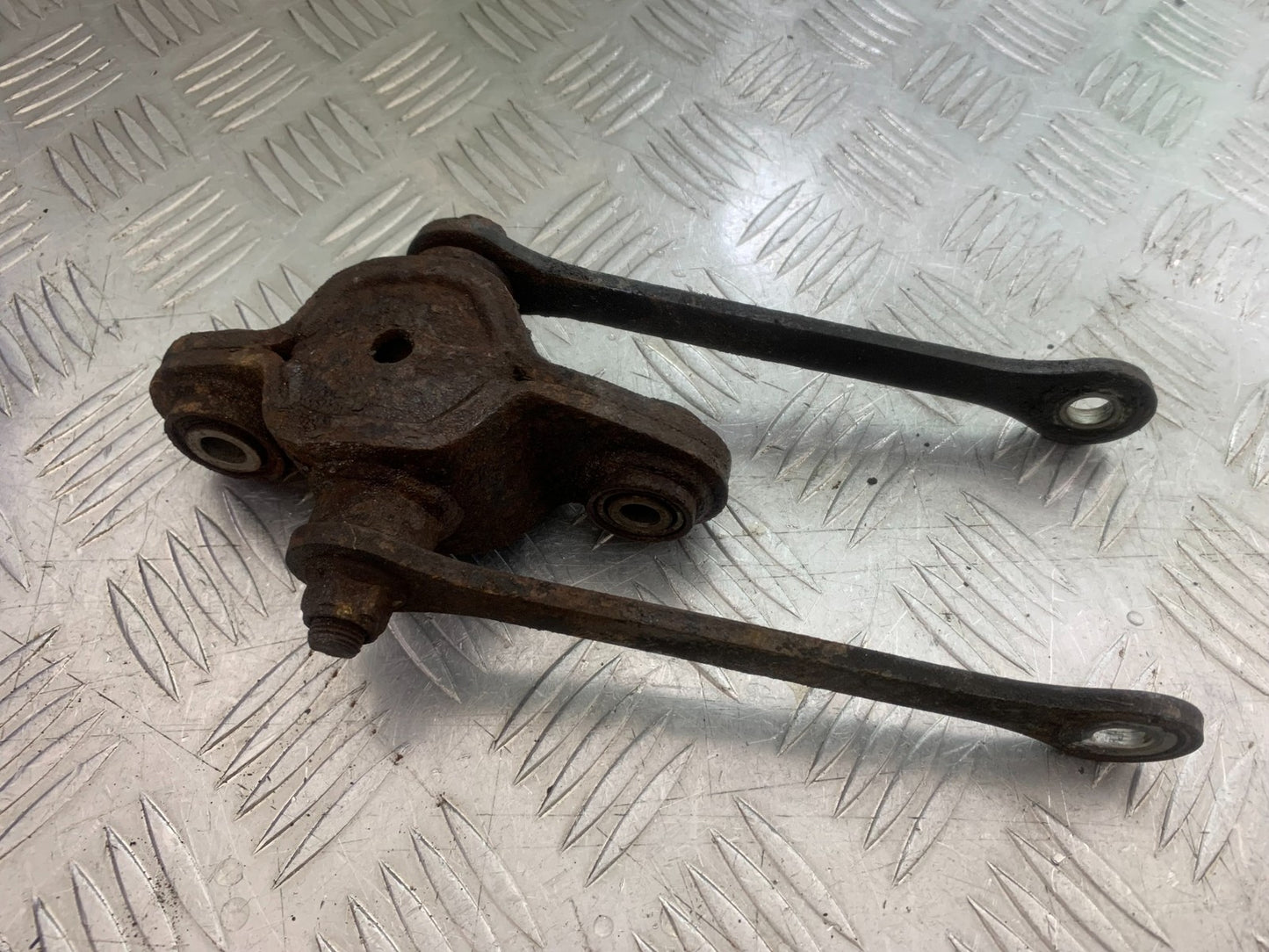 SUZUKI GS500 GS 500 REAR SHOCK LINKAGE YEAR 2001-2008 (CMB1254)