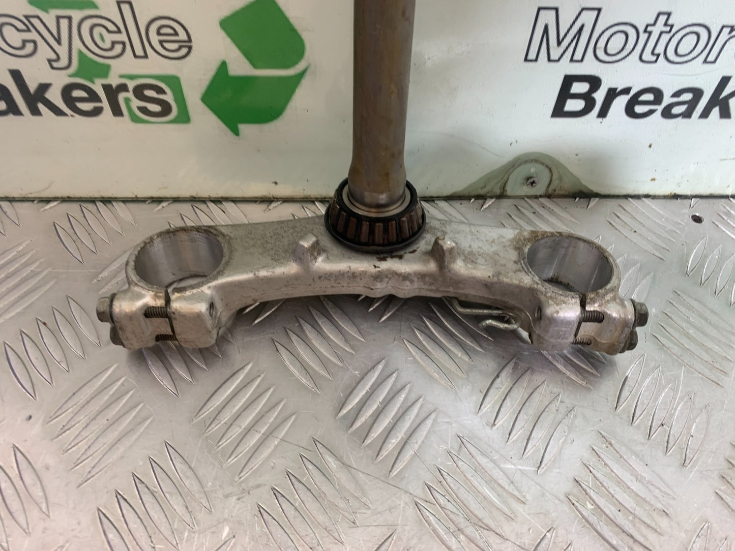 SUZUKI GSF1200 GSF 1200 BANDIT BOTTOM YOKE YEAR 1997-2000 (CMB1149)