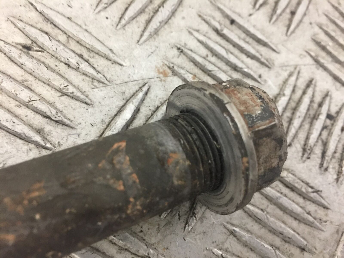 KTM400 KTM 400 EXC REAR WHEEL SPINDLE YEAR 2004 05 06 (STOCK 647)