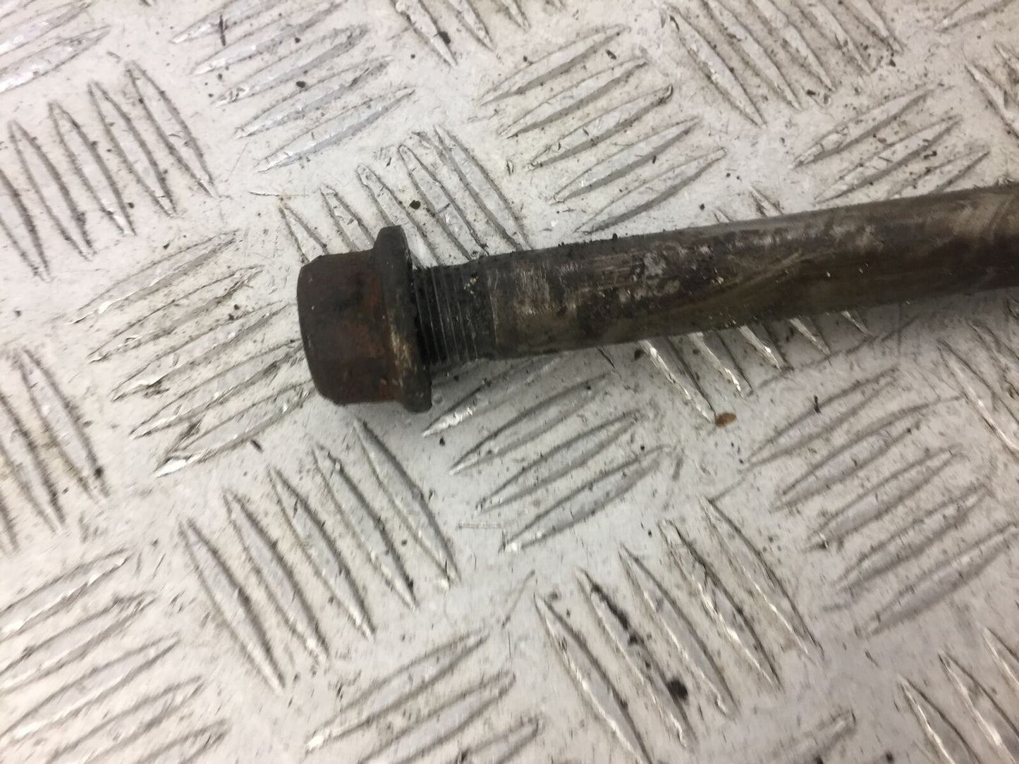 HONDA VT500 VT 500 CUSTOM REAR WHEEL SPINDLE 1983-1987 (STOCK613)