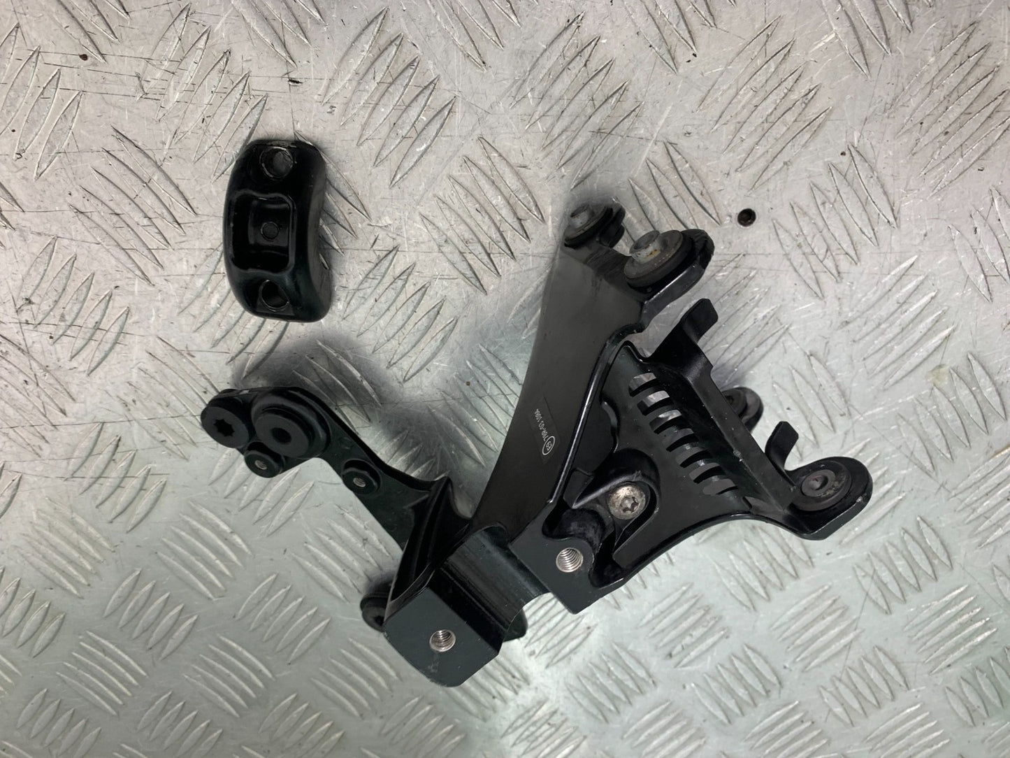 TRIUMPH 675 STREET TRIPLE RX FAIRING BRACKET 2015- 2017 (CMB1299)