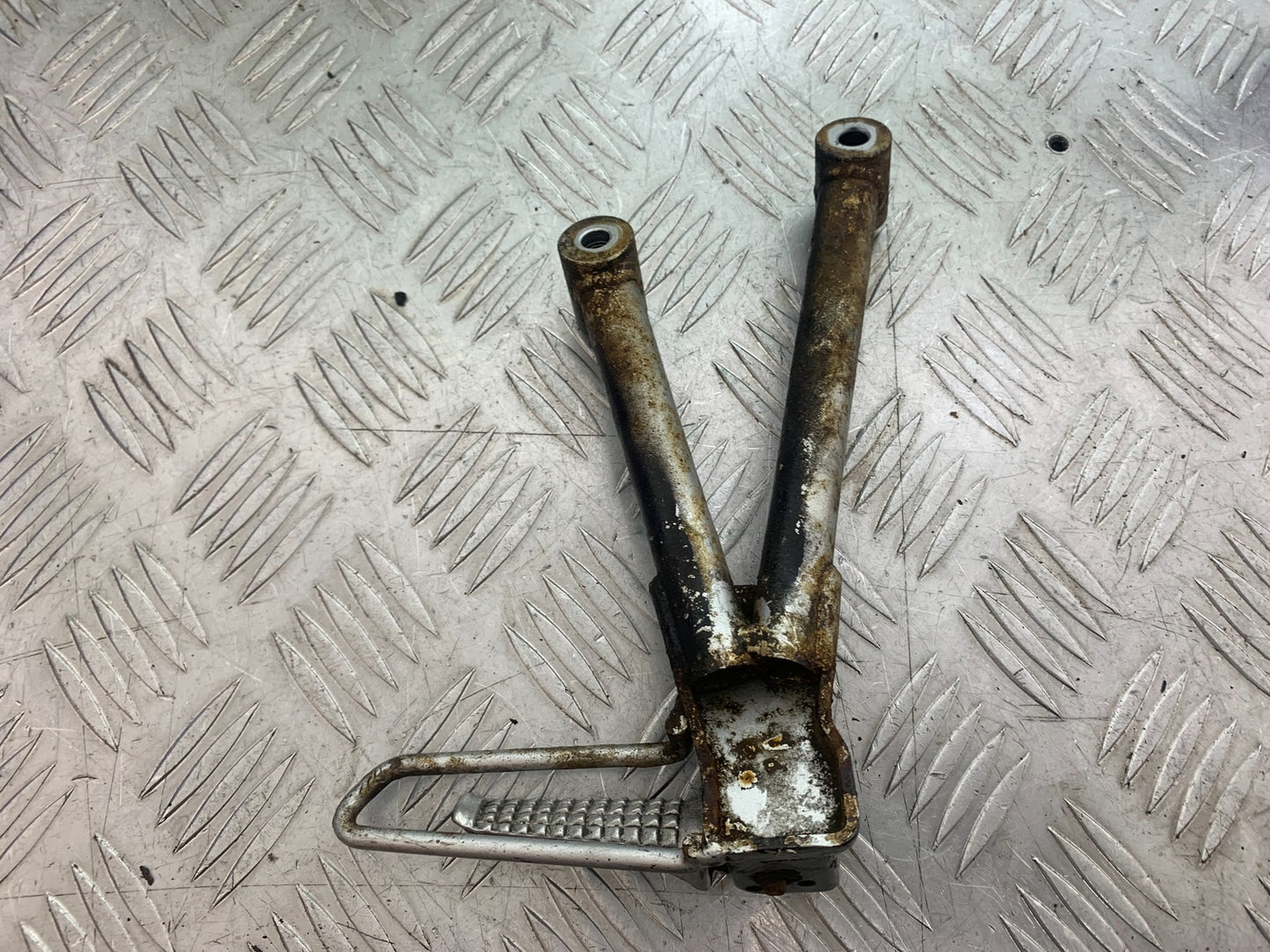 SUZUKI GSF600 GSF 600 BANDIT LEFT REAR HANGER YEAR 2001-2003 (CMB1157)