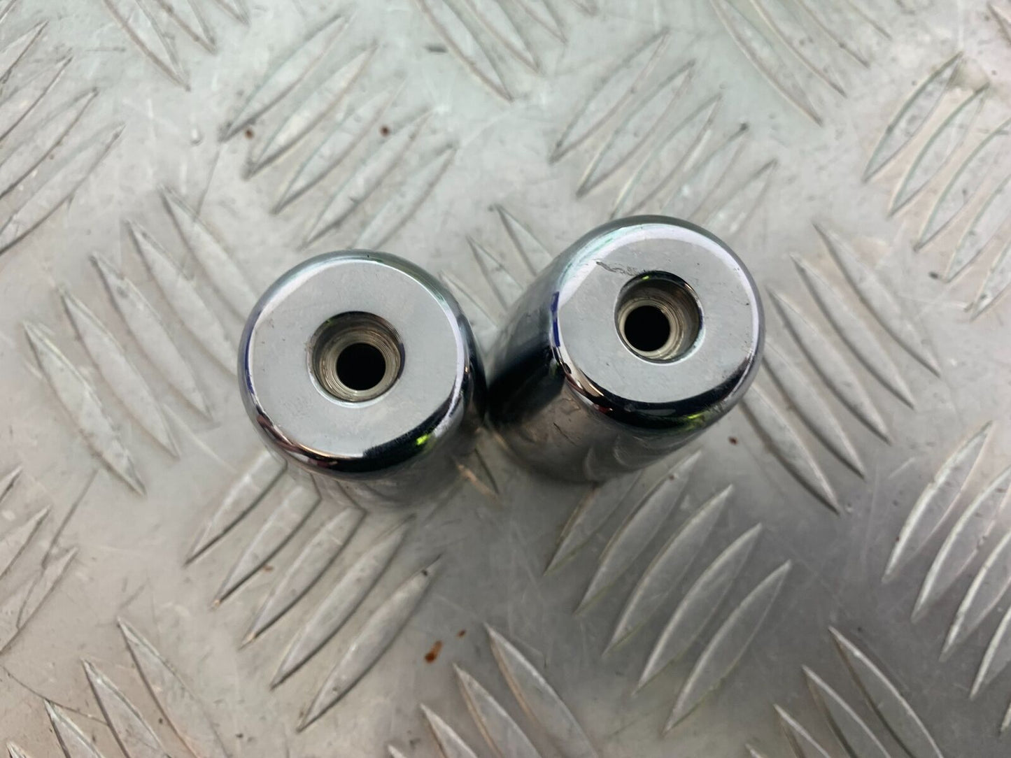 PIAGGIO VESPA GTS 300 BAR END WEIGHTS YEAR 2010 (CMB1062)