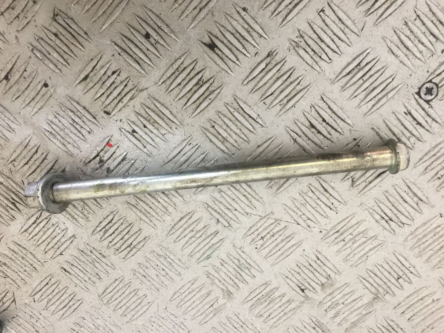 KAWASAKI Z125 Z 125 SWINGARM SPINDLE 2018-2020 (STOCK 743)