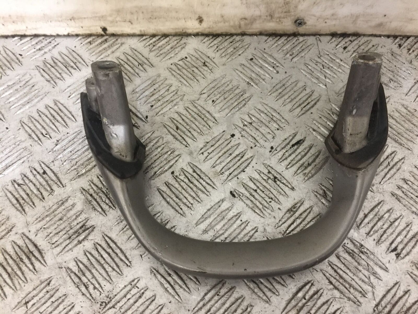 HONDA CB600 CB 600 HORNET GRAB RAIL YEAR 2000 (STOCK 731)