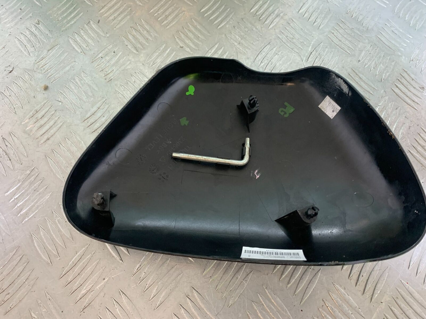 TRIUMPH BONNEVILLE T100 RIGHT SEAT PANEL YEAR 2017-2021 (CMB1084)