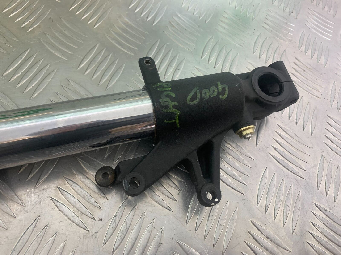 HONDA CBR 929 RRY FIREBLADE RIGHT FORK YEAR 2000-01 (CMB1026)