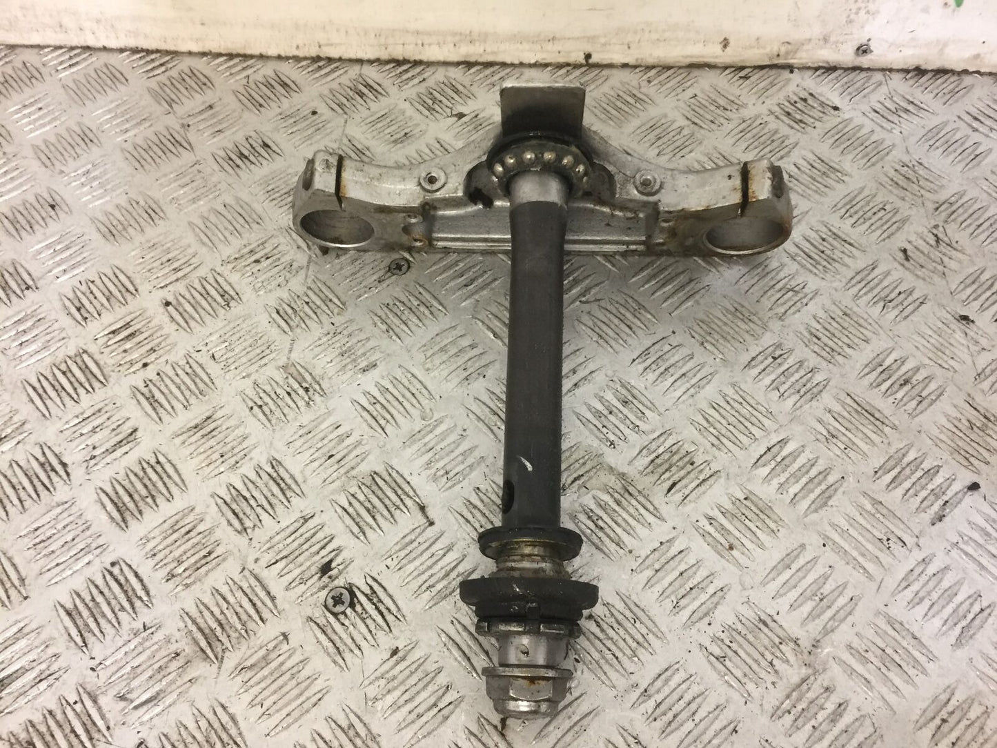 HONDA VT750 VT 750 SHADOW BOTTOM YOKE YEAR 1998-99 (STOCK 685)