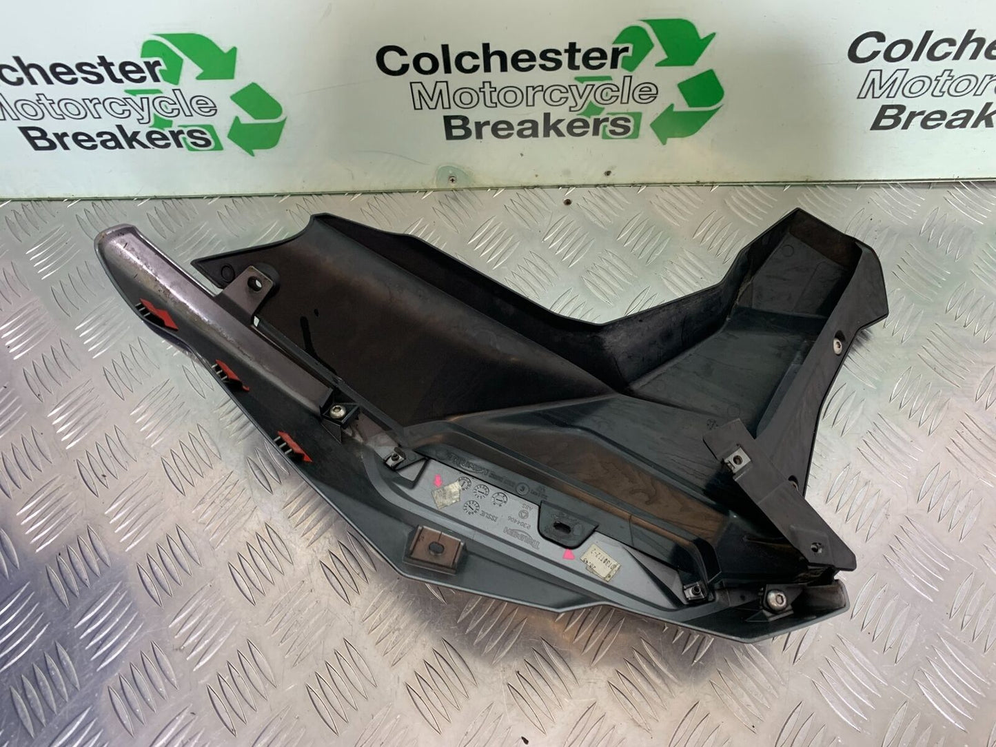 TRIUMPH TIGER 1200 EXPLORER RIGHT FAIRING PANEL YEAR 2012-2015 (STOCK 992)