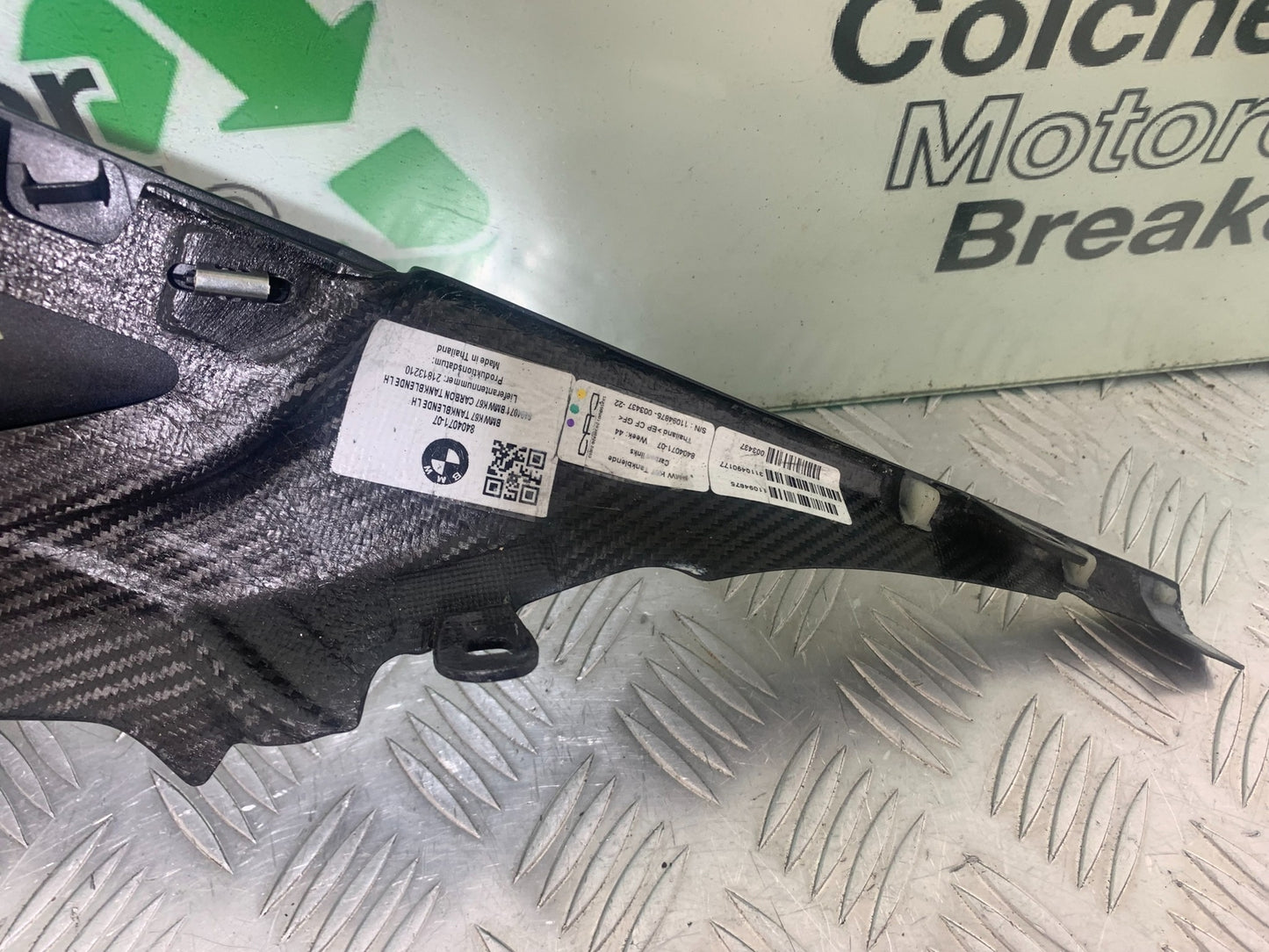 BMW M1000 R LEFT CARBON TANK PANEL YEAR 2023-2024 (CMB1140)