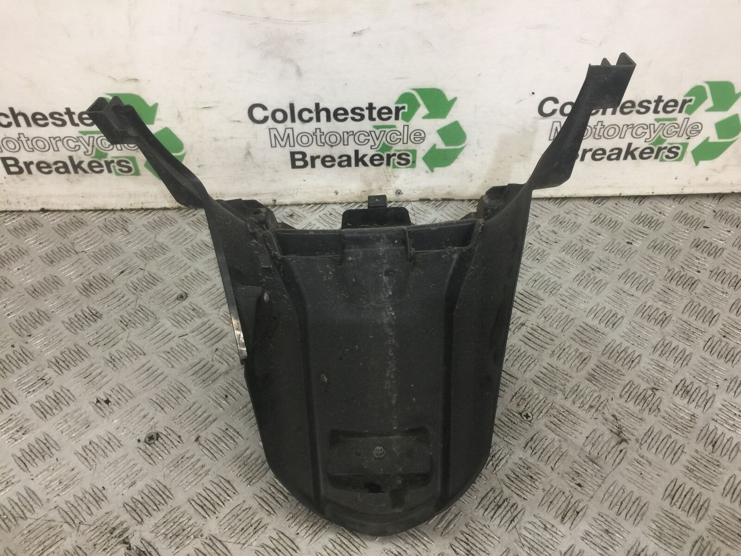 SUZUKI 650 BURGMAN REAR MUDGUARD YEAR 2014-2018 (STOCK 769)