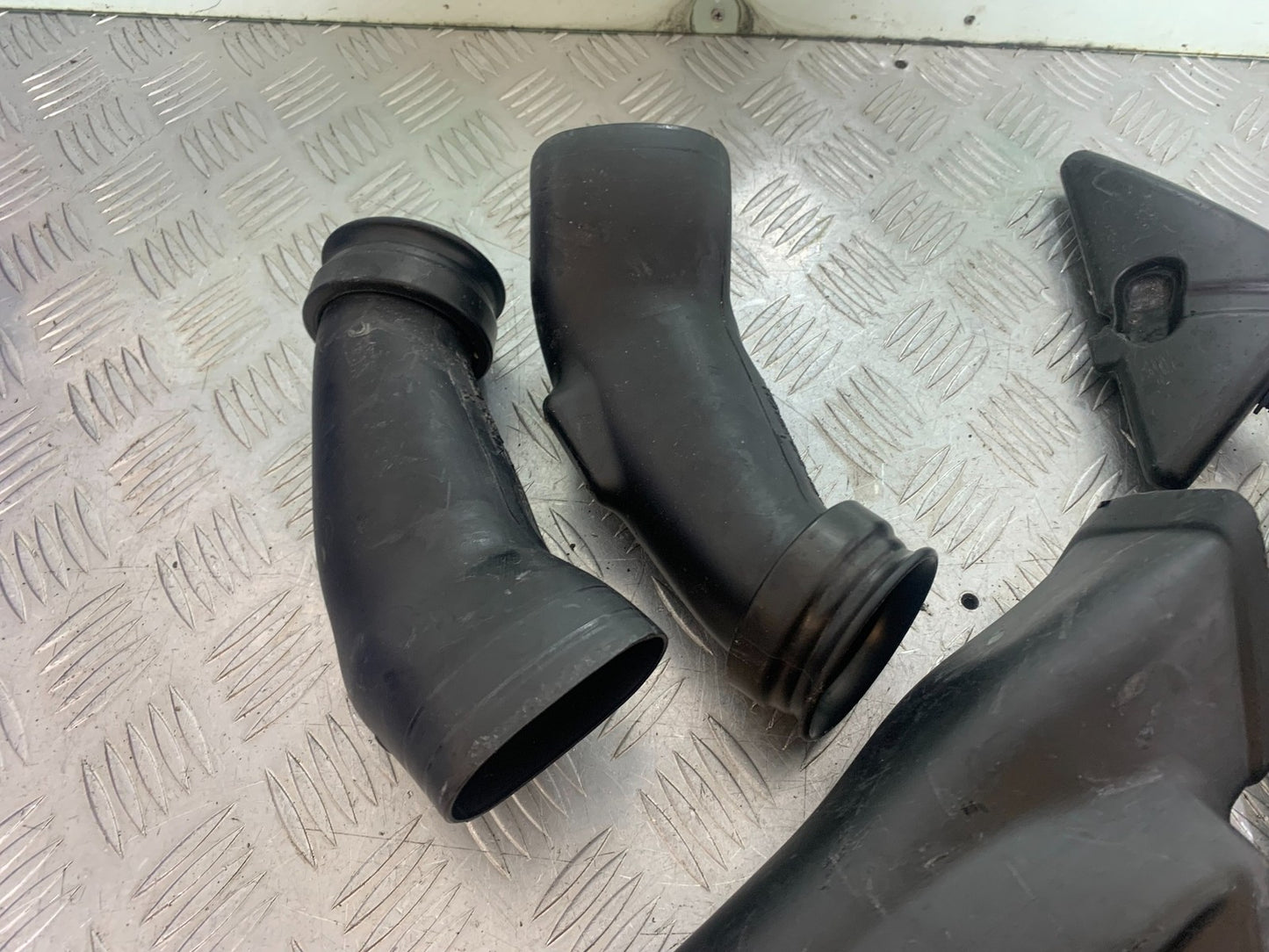 HONDA CBR600 CBR 600 RR AIR TUBES YEAR 2003-2004 CMB1173)