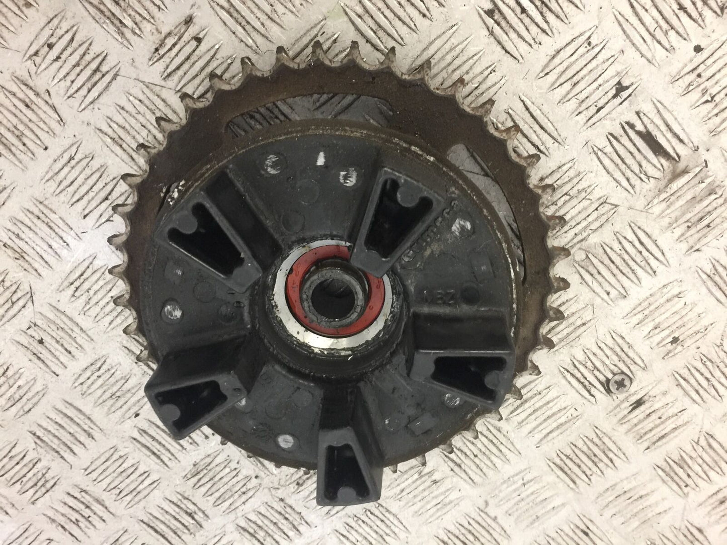 HONDA CBF600 CBF 600 REAR SPROCKET CARRIER YEAR 2004-2006 (STOCK 700)