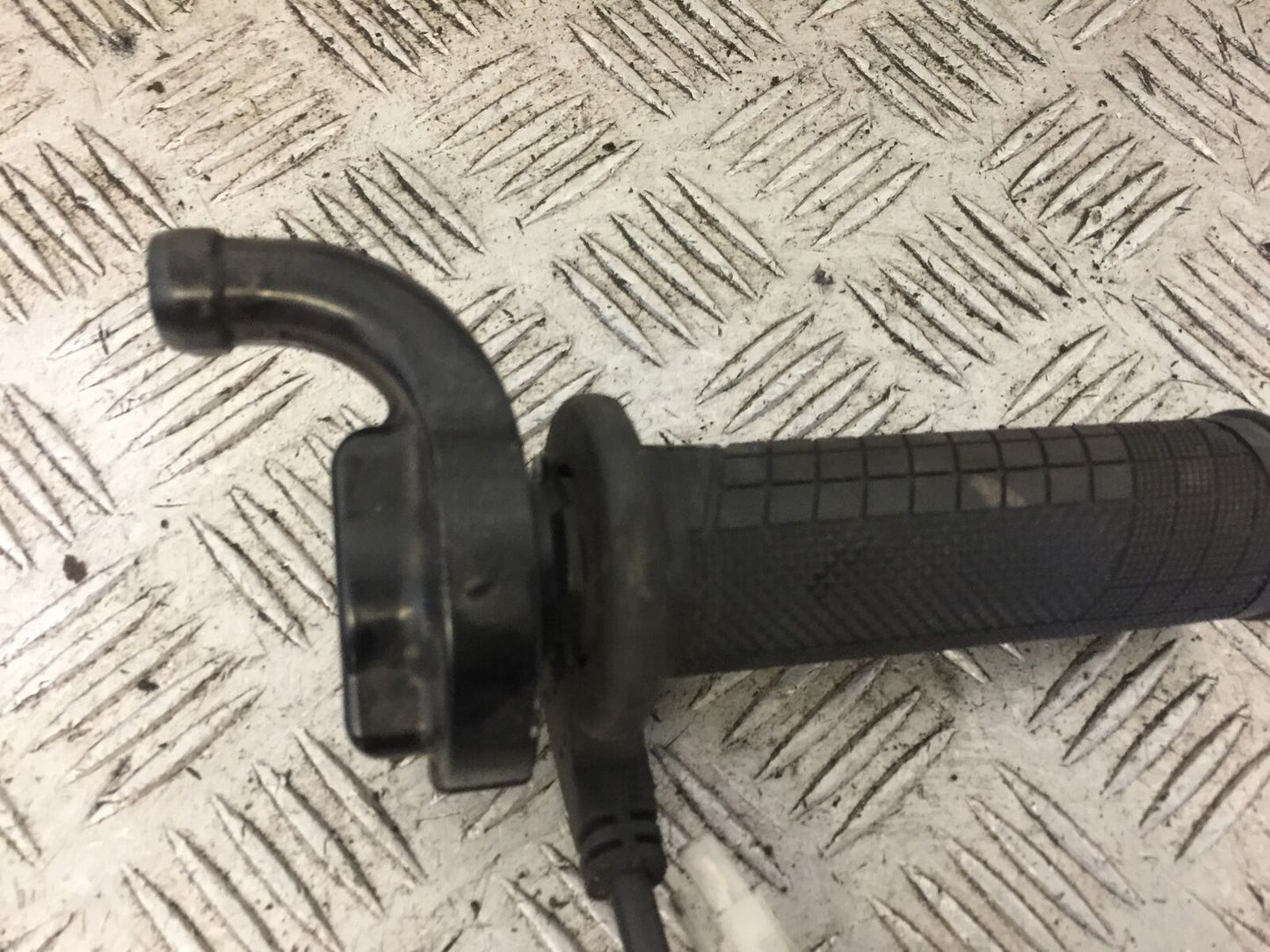 TRIUMPH 675 STREET TRIPLE THROTTLE AND TWIST GRIP 2008-2012 (STOCK 736)
