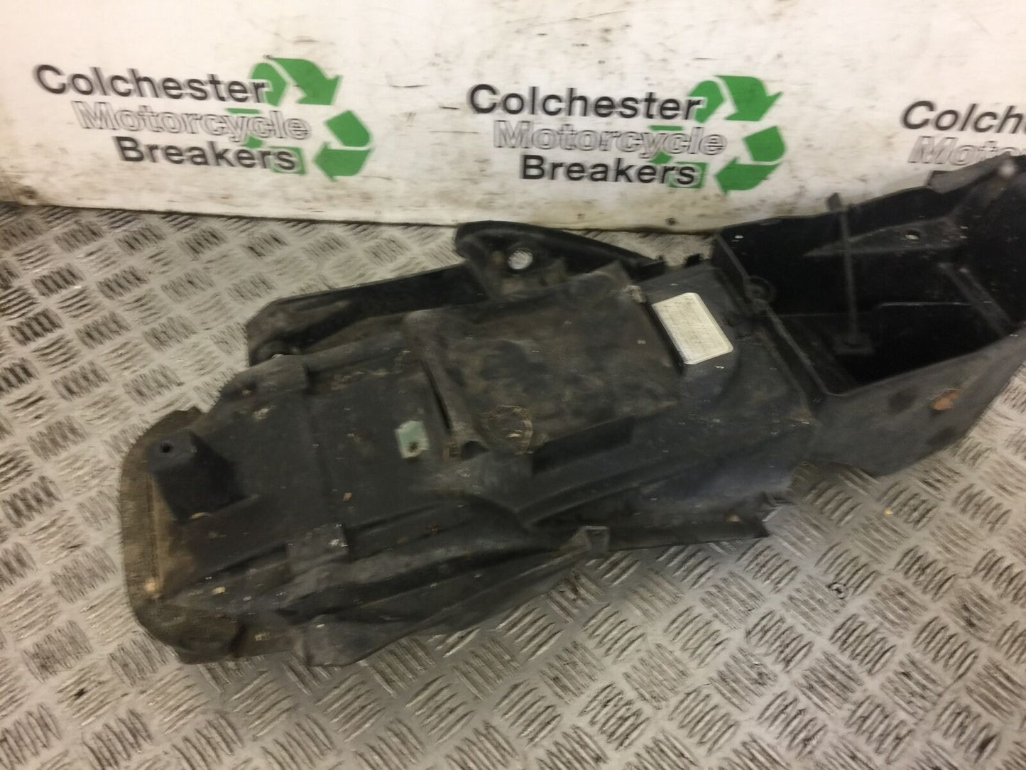 HONDA XL125 VARADERO UNDERTRAY 2004 (STOCK 555)