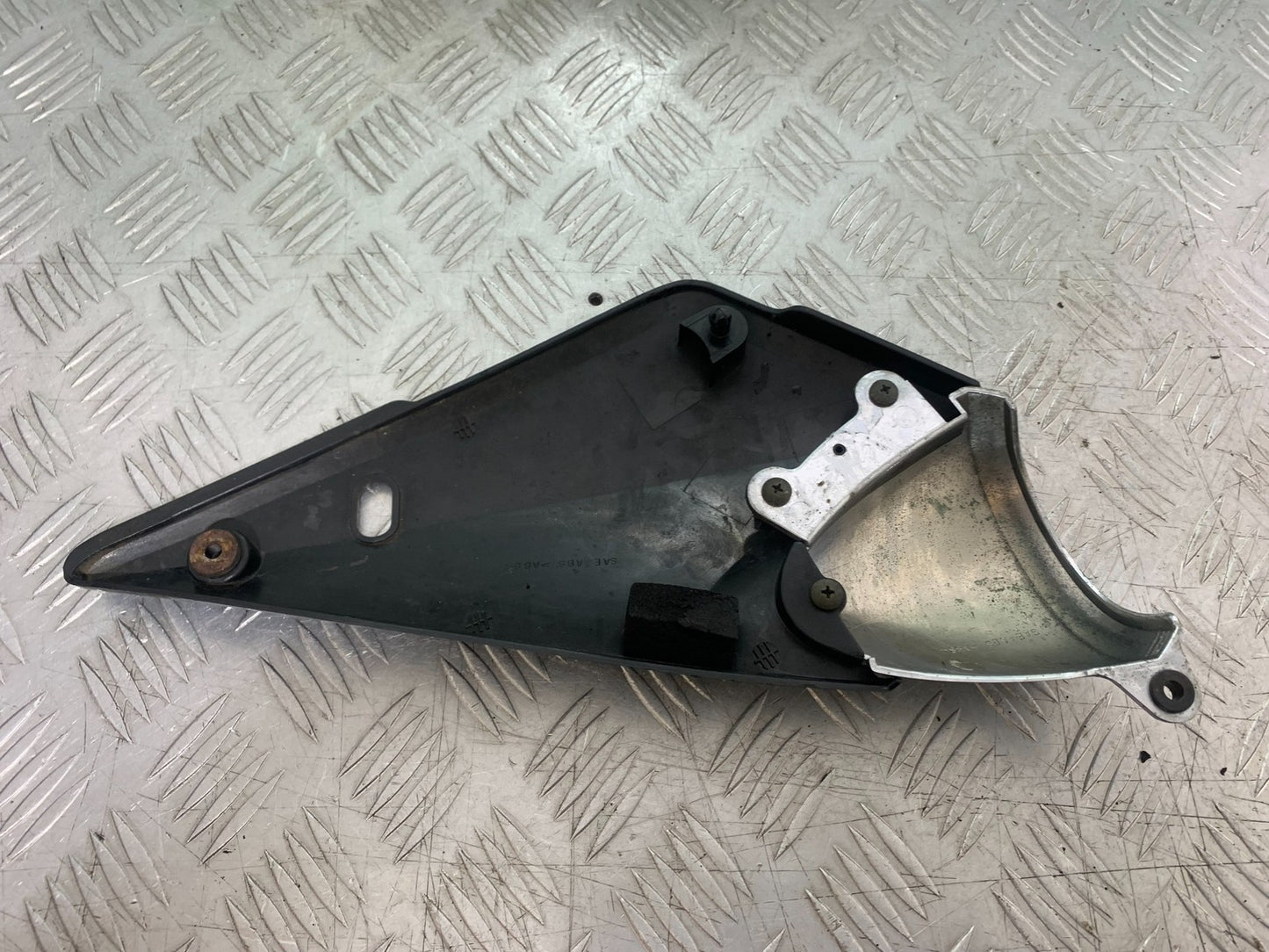 SUZUKI GSF600 GSF 600 BANDIT RIGHT SIDE PANEL 2000-2004 (CMB1269)