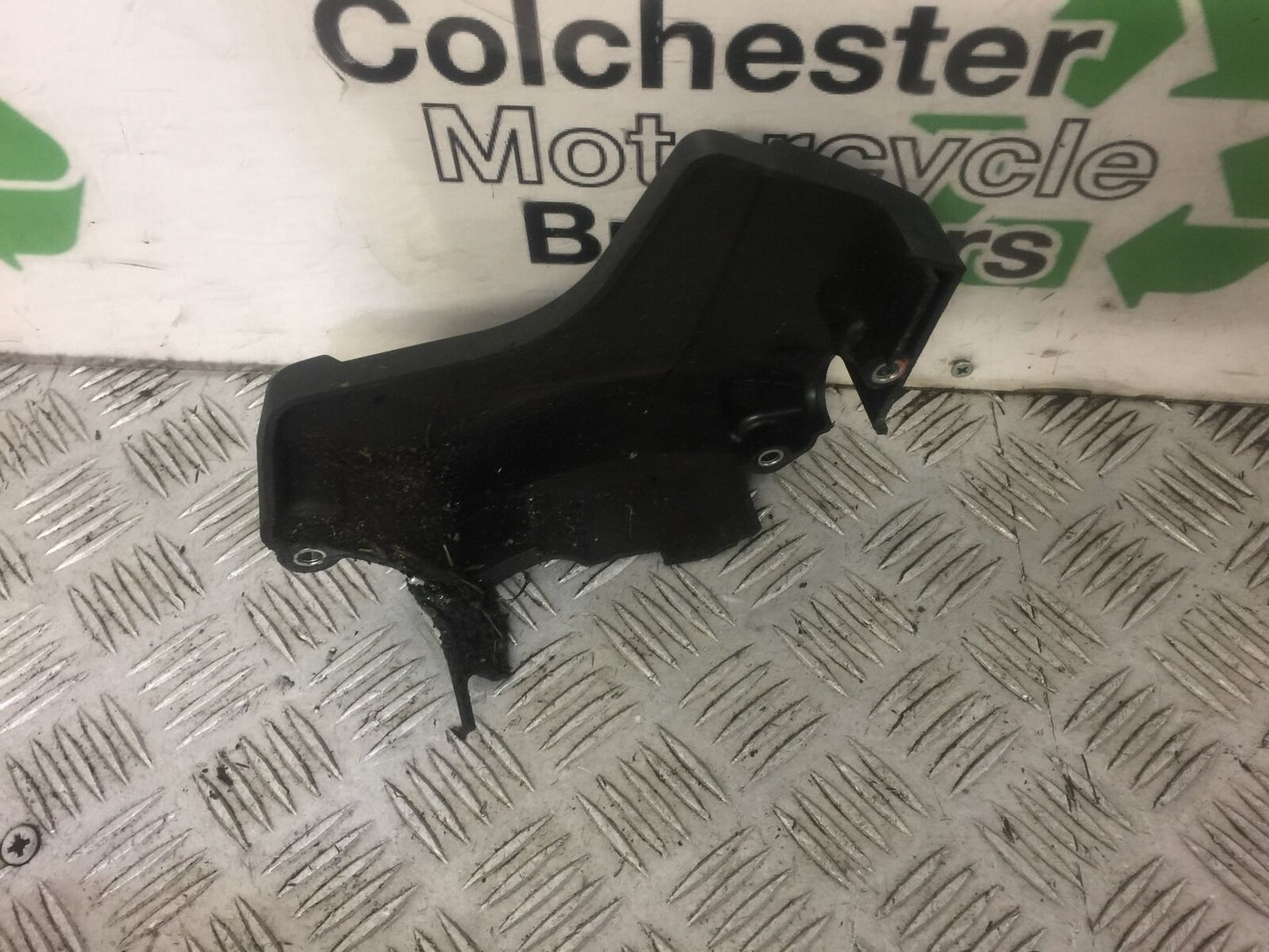 YAMAHA XJ6 XJ6-S SPROCKET COVER YEAR 2010 (STOCK 383)