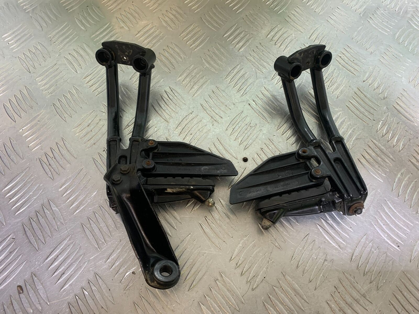 KTM 125 DUKE REAR HANGERS AND PEGS YEAR 2018-2023 (CMB1083)