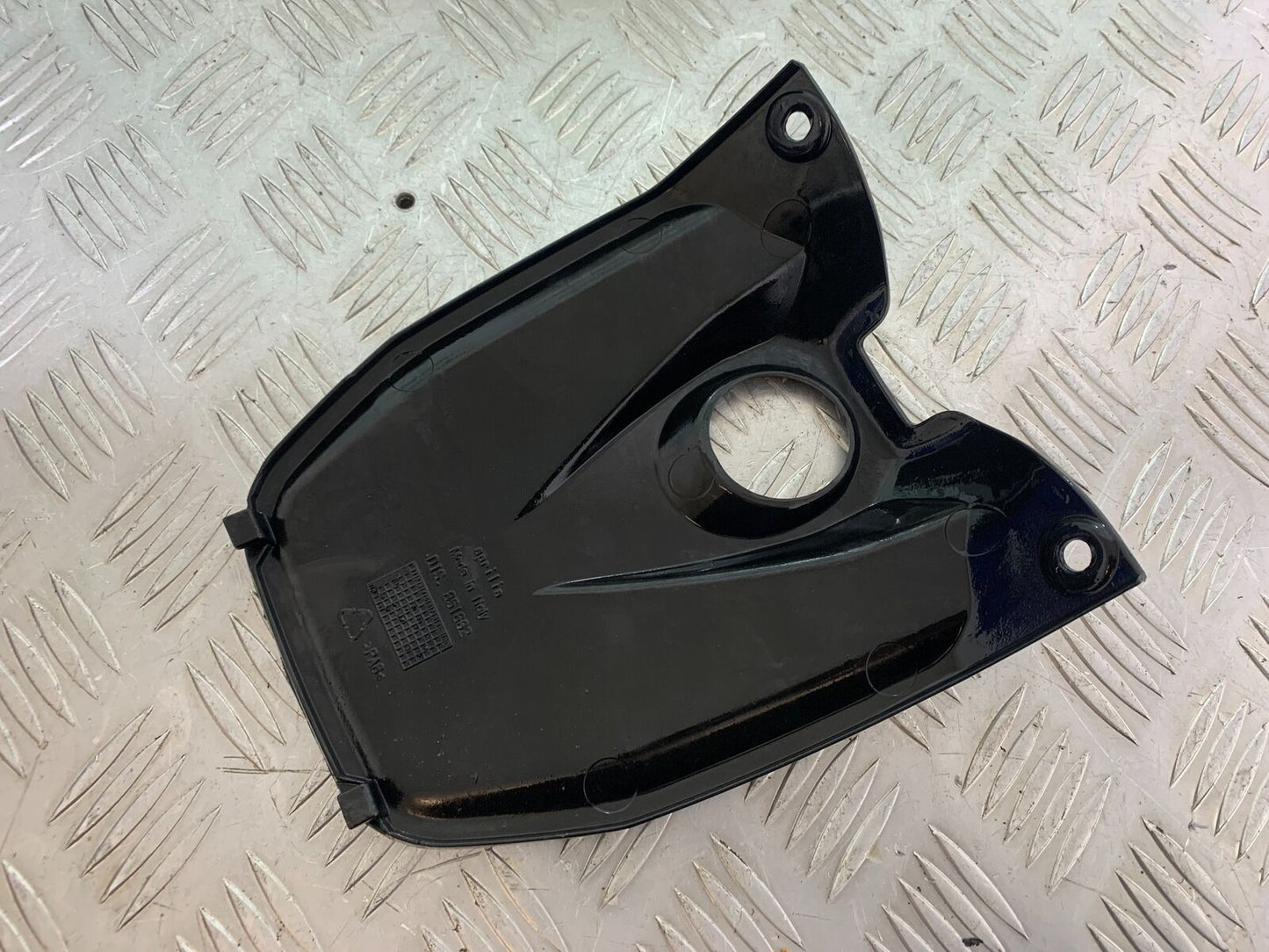 APRILIA SL750 SL 750 SHIVER INFILL PANEL YEAR 2012 (CMB1074)