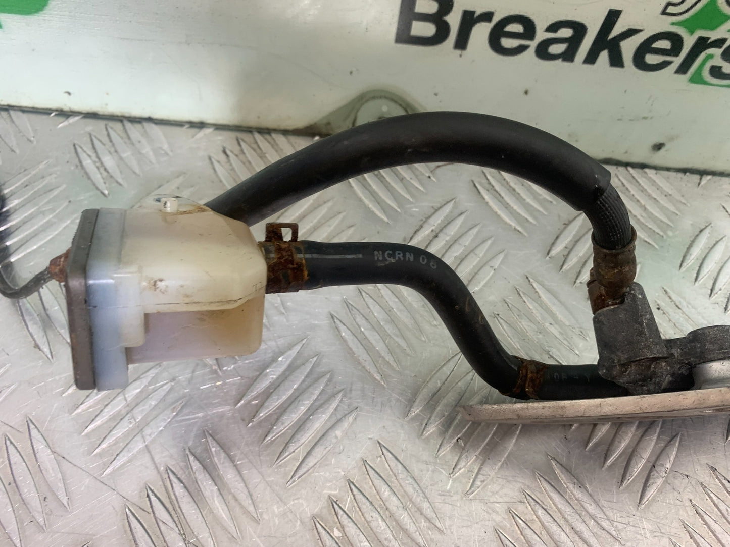 SUZUKI GSF650 GSF 650 FRONT RIGHT HANGER YEAR 2007-2009 (CMB1161)