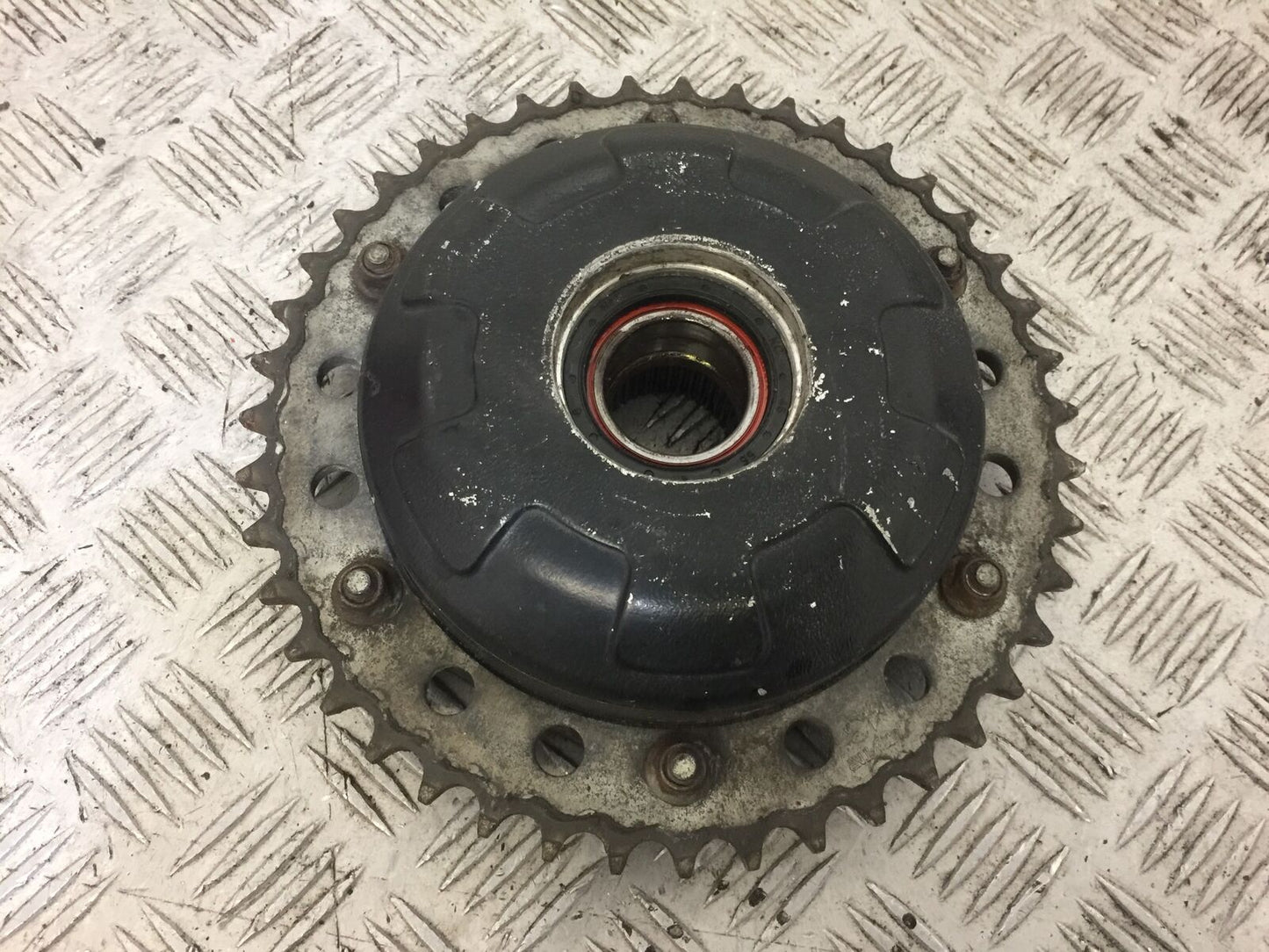 TRIUMPH 595 DAYTONA SPROCKET CARRIER YEAR 1997-1998 (STOCK 691)