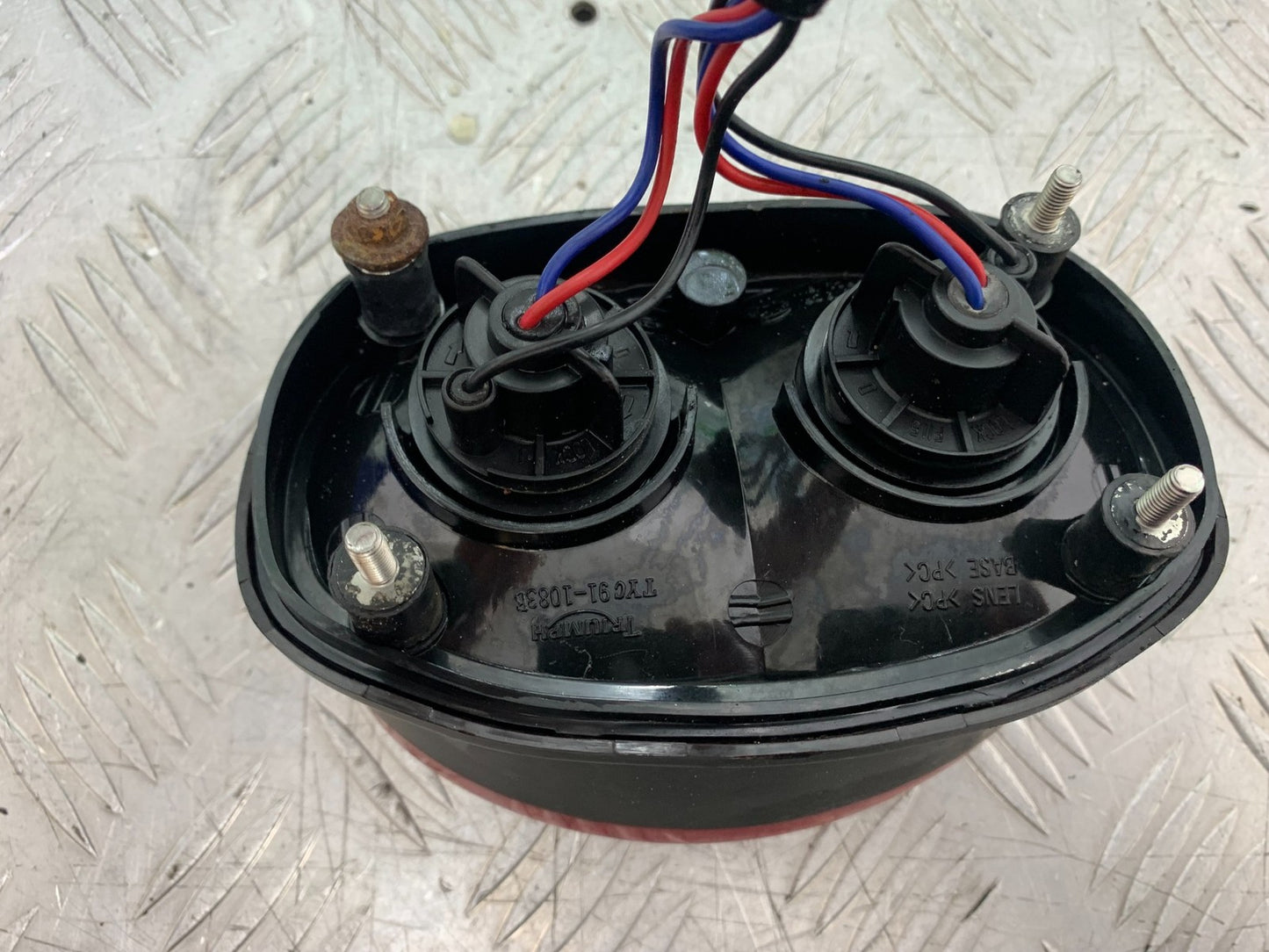 TRIUMPH 955i SPRINT ST REAR LIGHT YEAR 1999-04 (CMB1230)