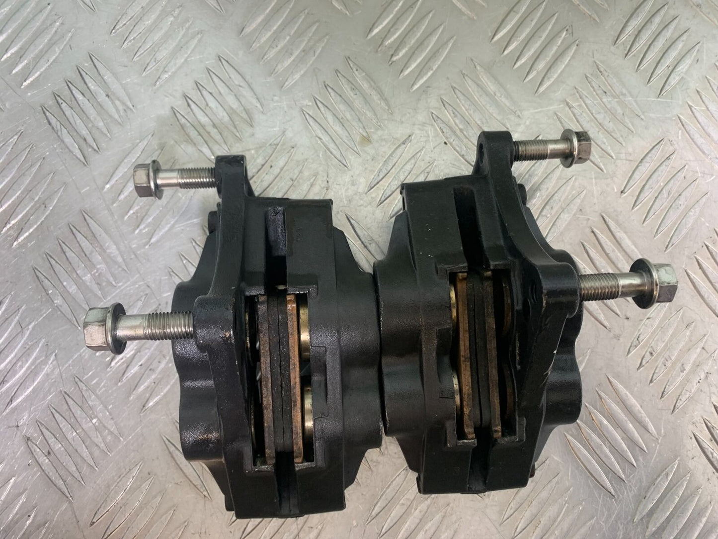 TRIUMPH 1050 SPRINT ST FRONT BRAKE CALIPERS YEAR 2004-2007 (CMB1089)