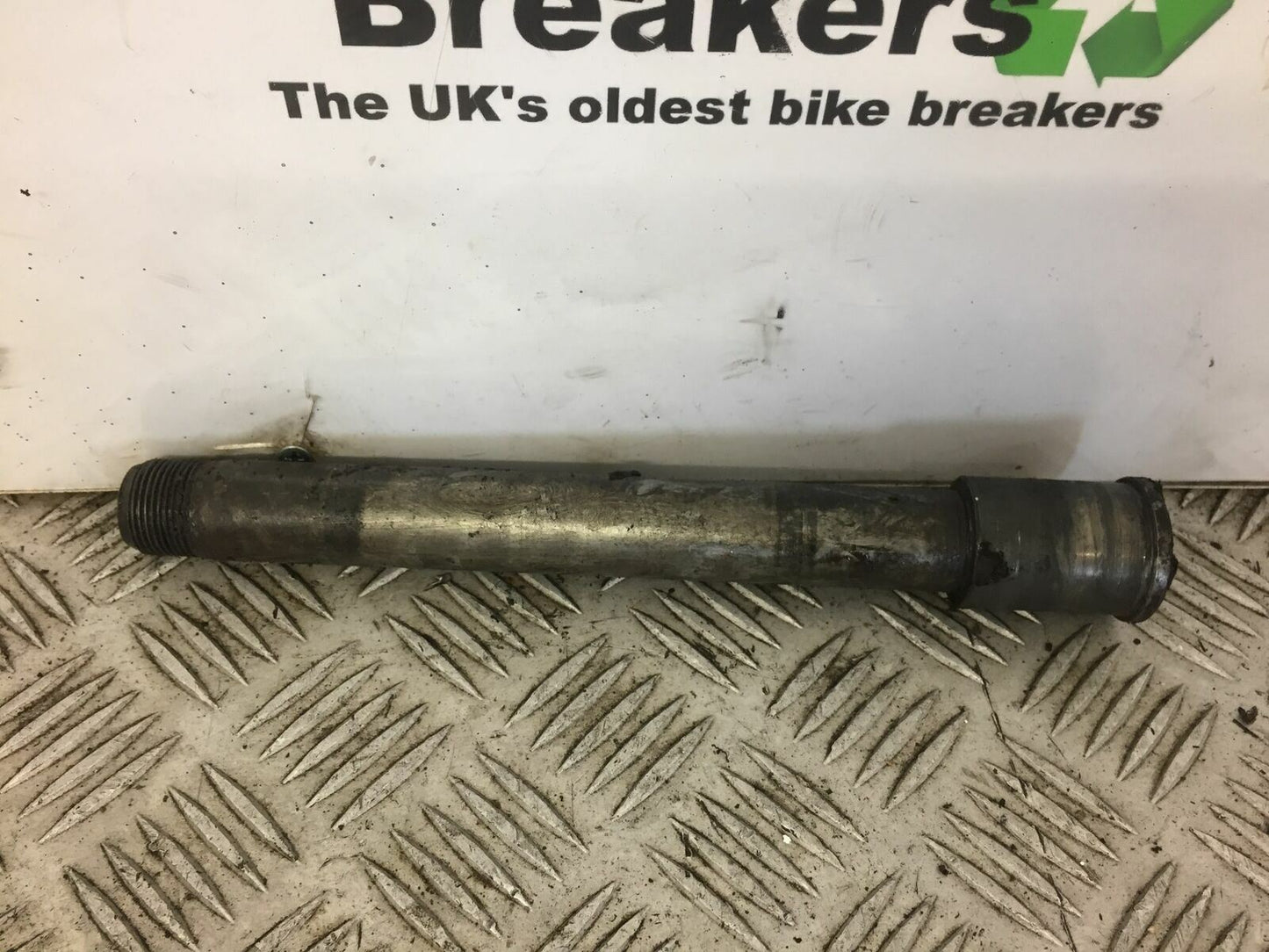 KAWASAKI ZZR1100 ZZR 1100 D FRONT WHEEL SPINDLE YEAR 1994 1999