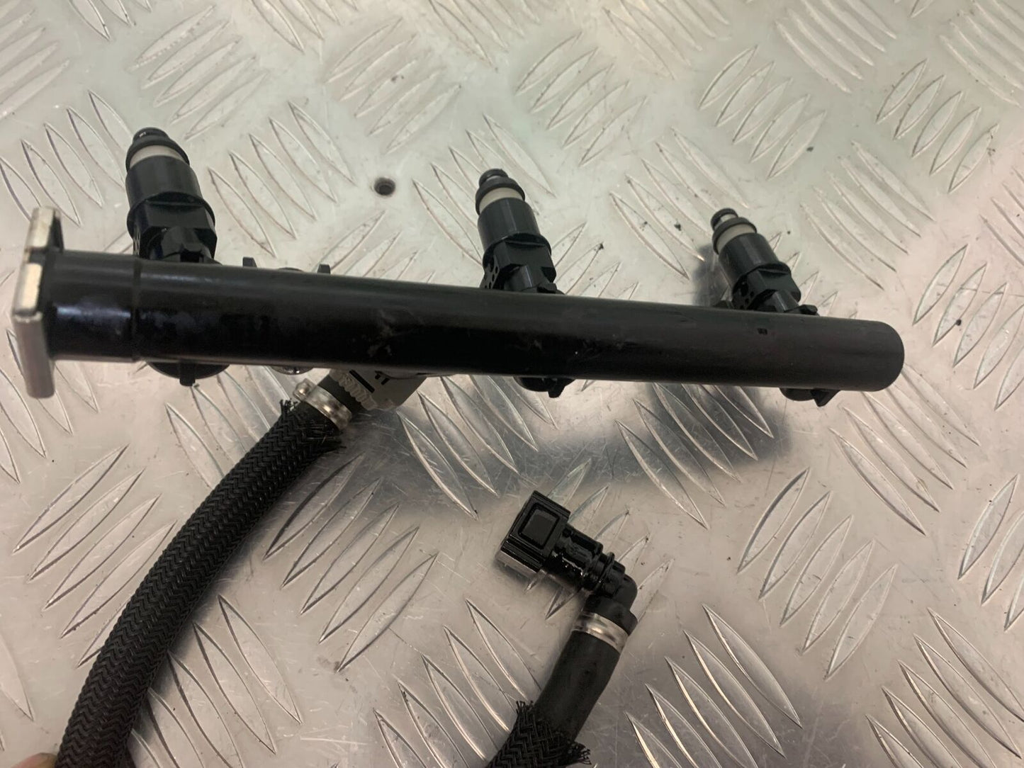TRIUMPH 675 STREET TRIPLE RX INJECTORS YEAR 2015-17 (STOCK 971)