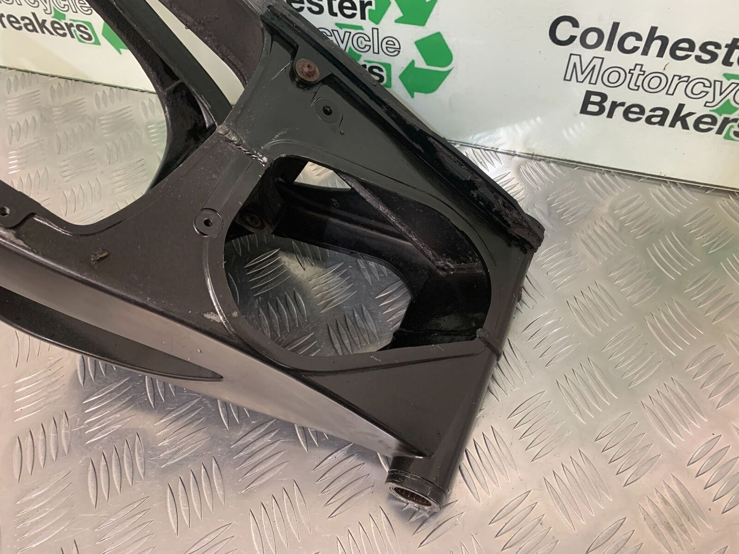 YAMAHA YZF R1 5VY SWINGARM YEAR 2004-2006 (STOCK 953)
