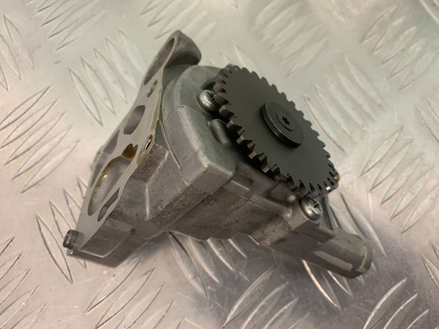 TRIUMPH 885 TIGER OIL PUMP YEAR 2000