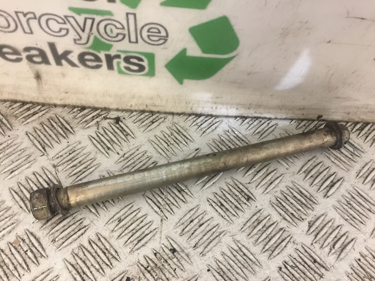 SUZUKI SFV650 SFV 650 GLADIUS SWINGARM SPINDLE 2009-15 (STOCK 709)