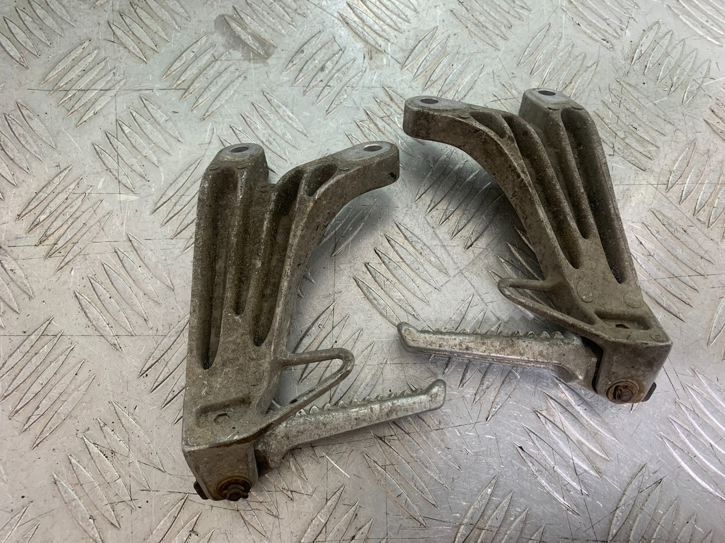HONDA CBR600 CBR 600 RR REAR HANGERS AND PEGS YEAR 2003-2004 CMB1173)
