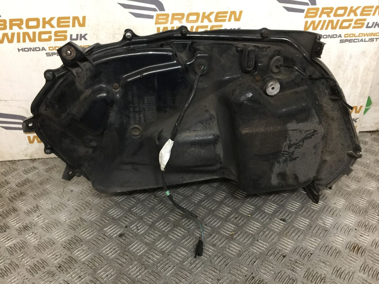 HONDA GL1800 GL 1800 RIGHT PANNIER BOX YEAR 2004-10 ABS (STOCK 890)