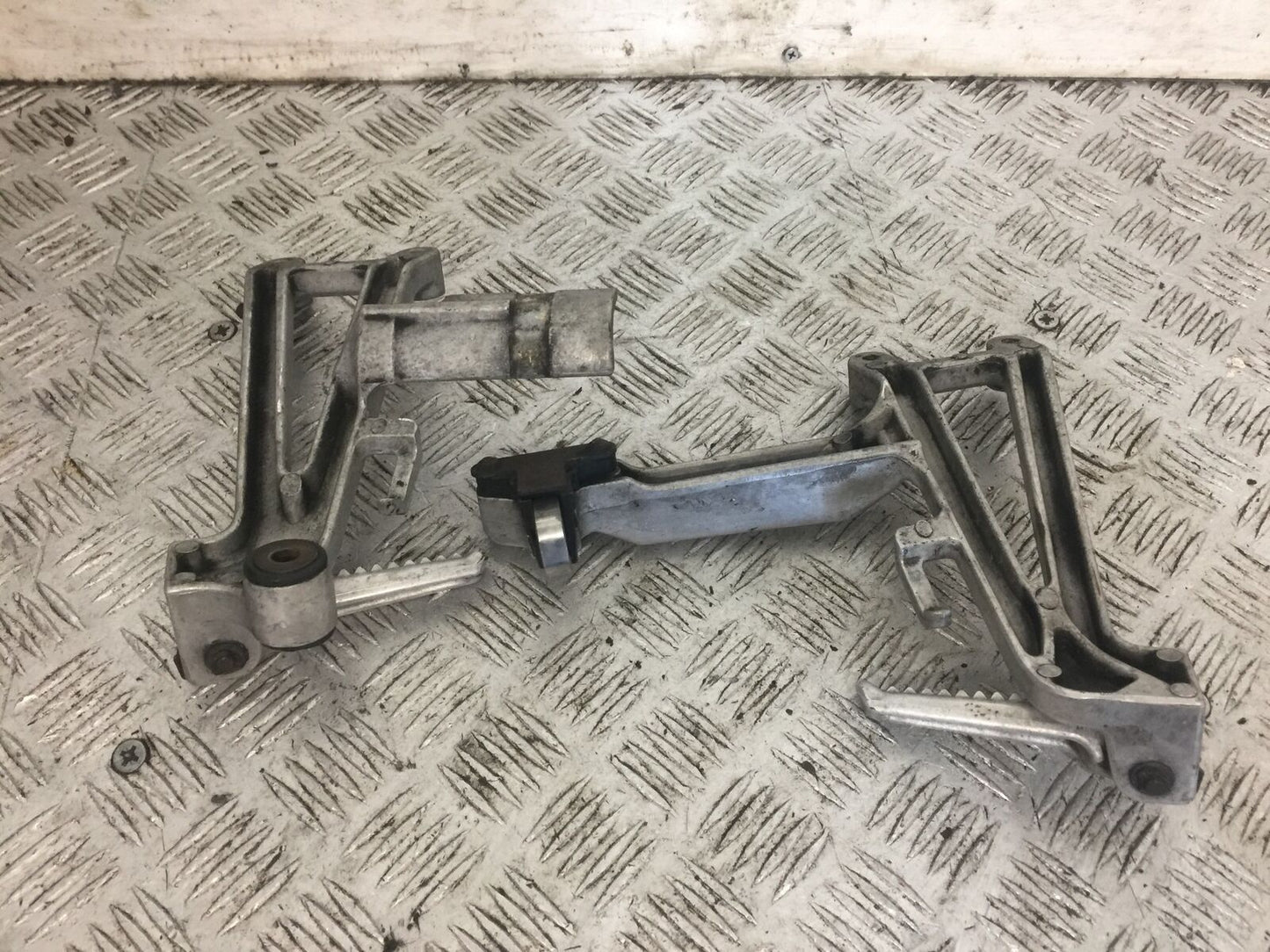 HONDA CBR600 CBR 600 REAR HANGERS AND PEGS YEAR 1996 (STOCK 798)