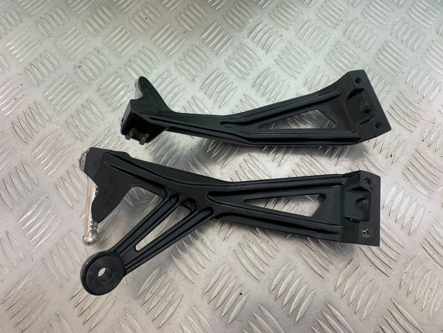 DUCATI STREETFIGHTER 848 REAR HANGERS AND PEGS YEAR 2011-2016 (CMB1050)