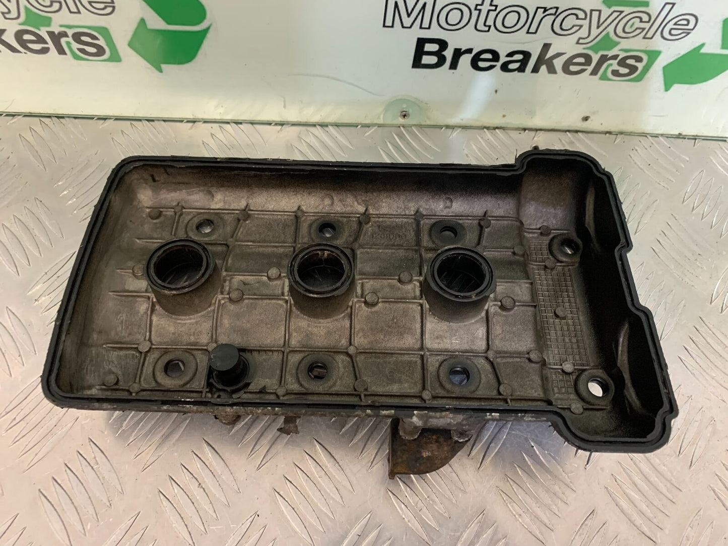 TRIUMPH DAYTONA T595 955i ROCKER COVER YEAR 1997-2000 (STOCK 981)