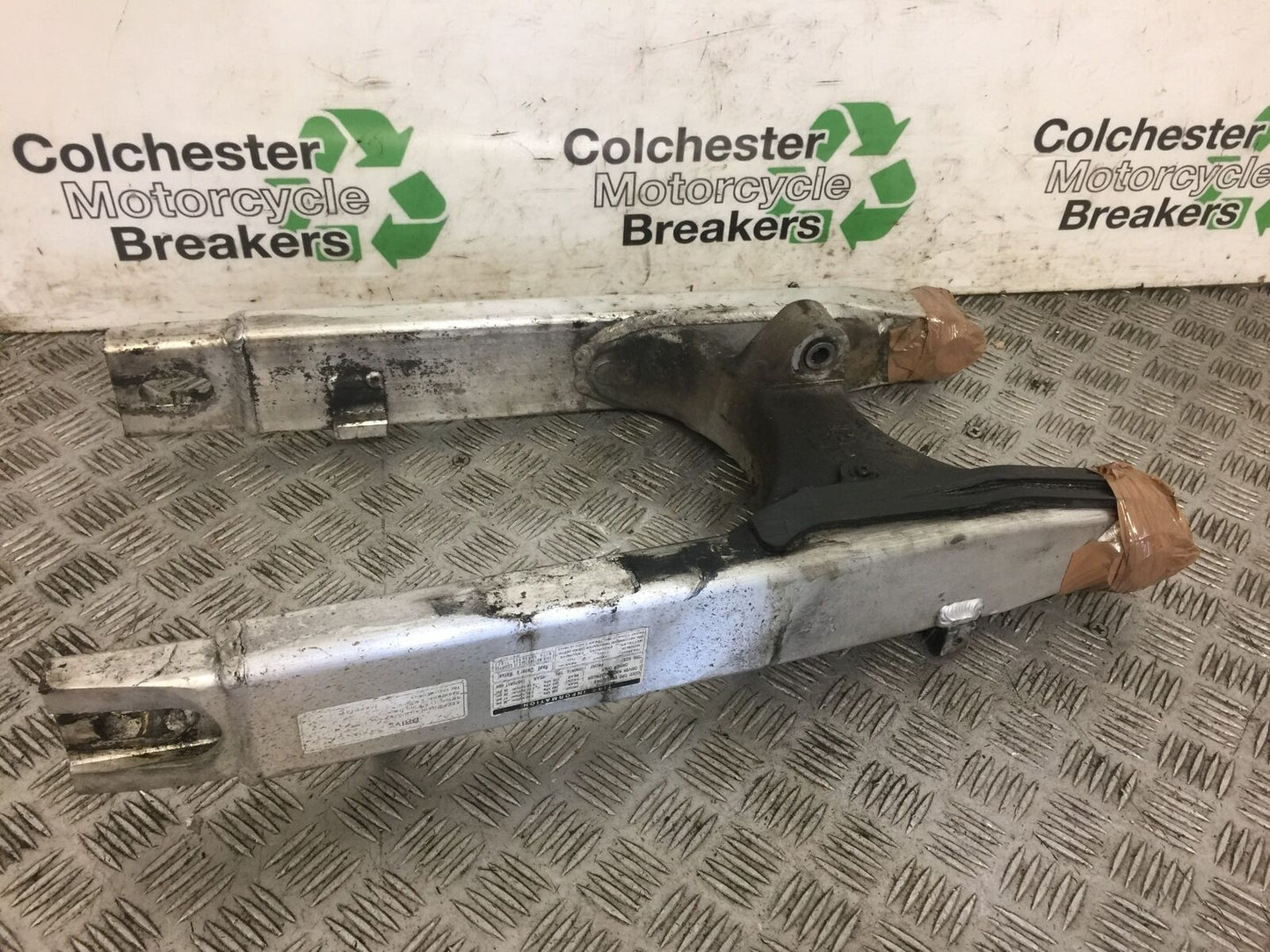 HONDA XL1000 VARADERO SWINGARM YEAR 2002 (STOCK 595)