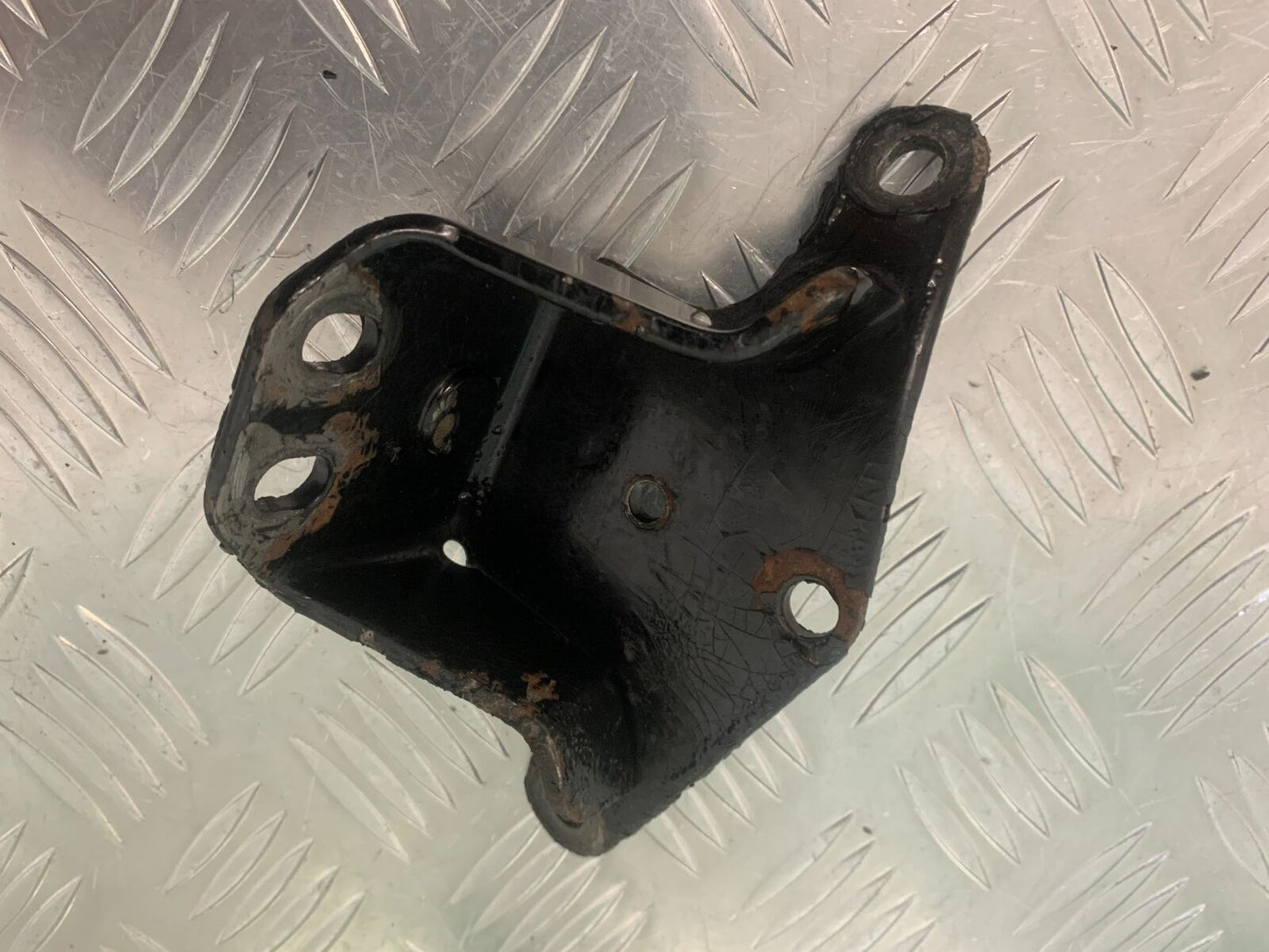 HARLEY DAVIDSON XL53C XL883 ENGINE MOUNT YEAR 2001 (STOCK 960)